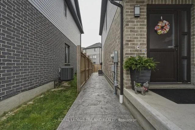 2545 Asima Dr, London South 5