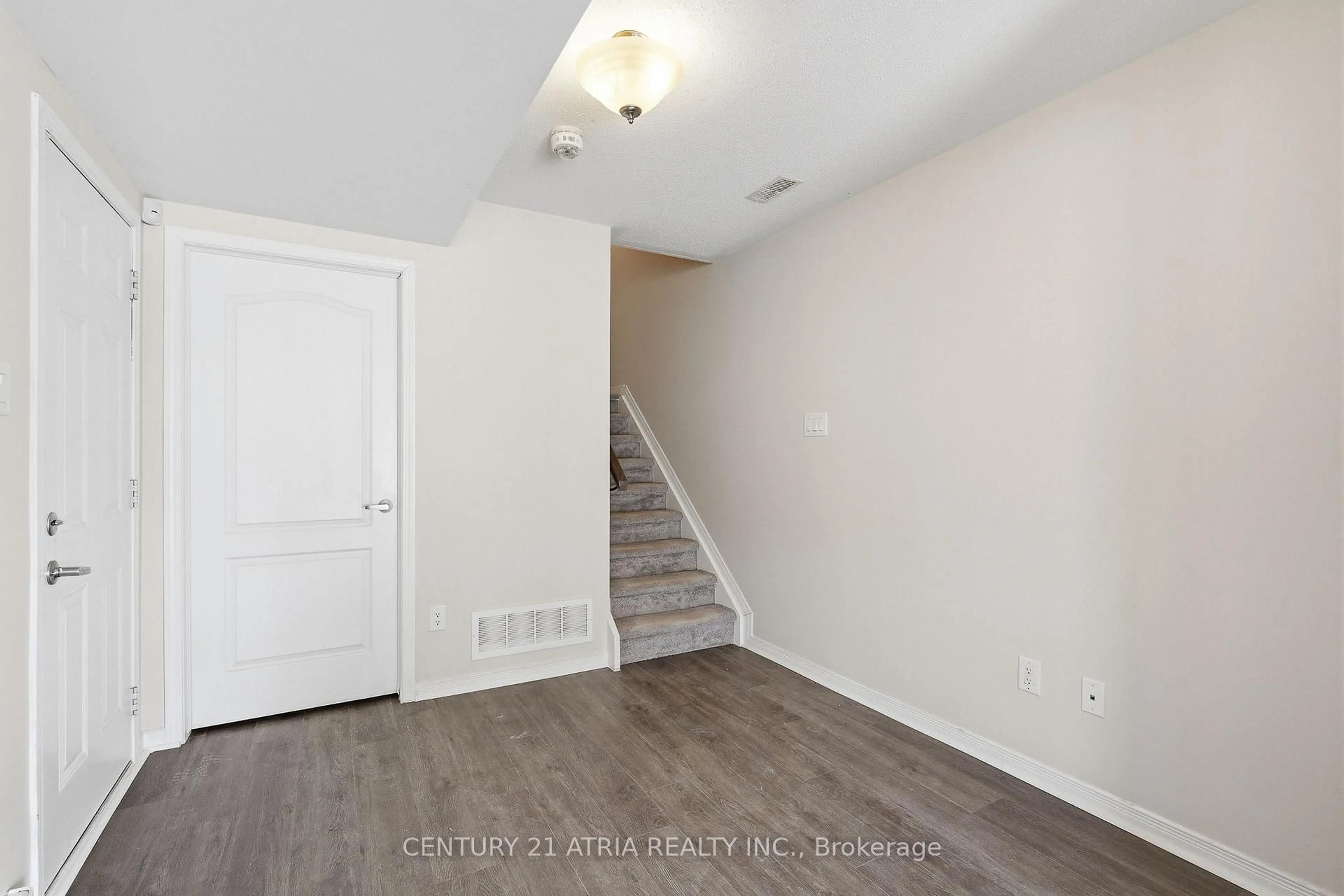 A pic of a room for 502 Radiant Private, Ottawa Ontario K2M 0M9