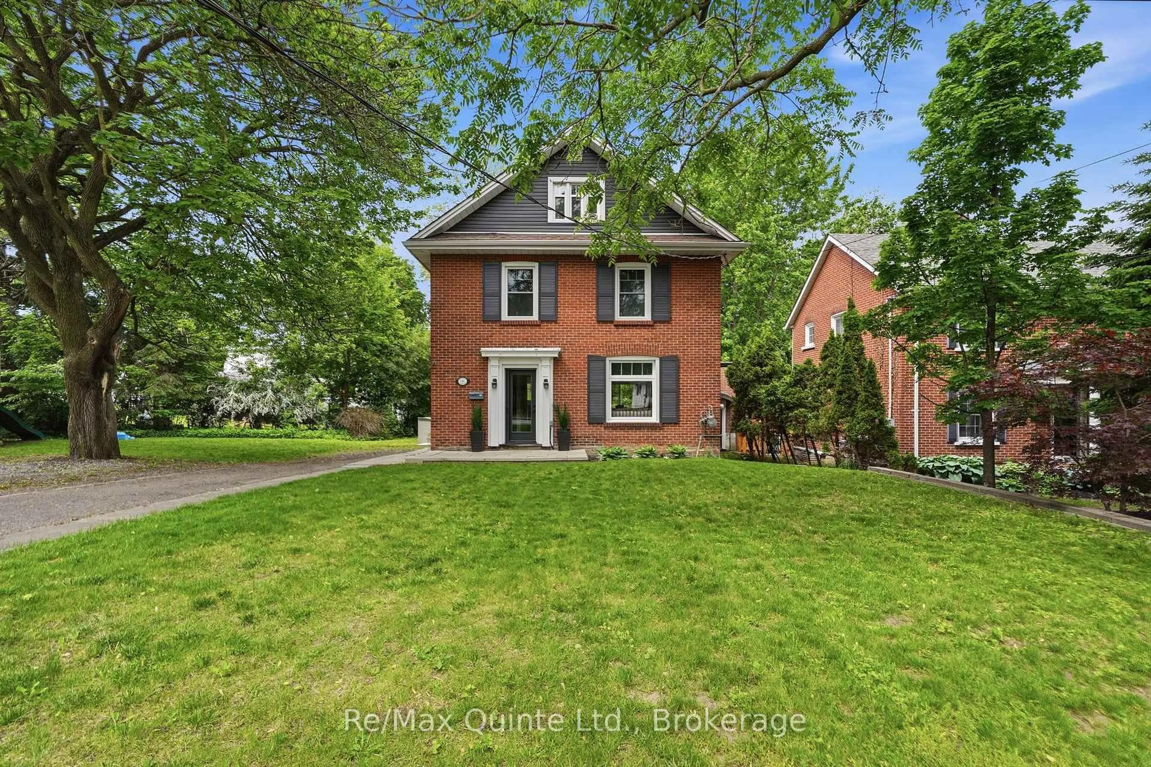 Home with brick exterior material, street for 126 Dufferin Ave, Belleville Ontario K8N 3X1