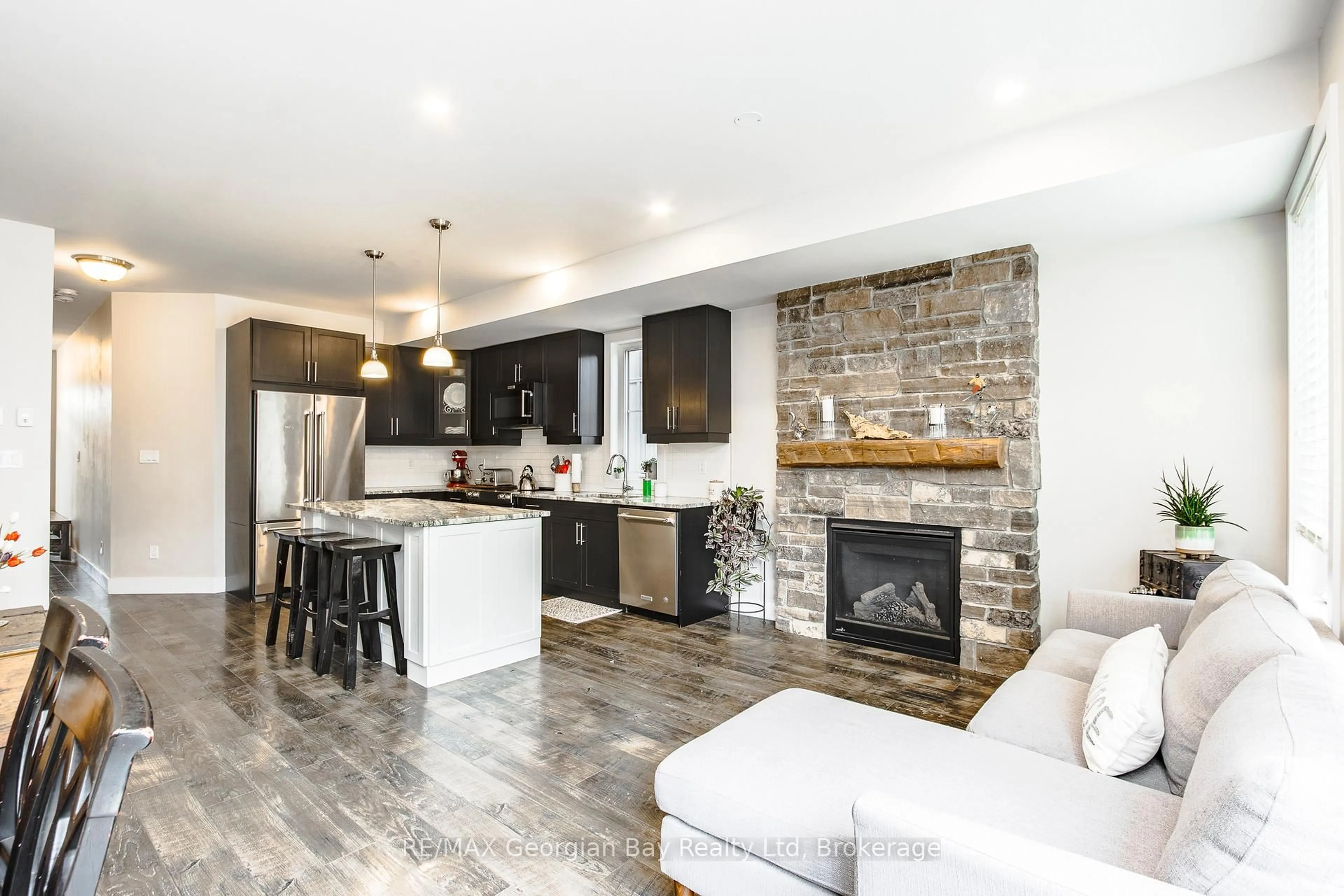 Open concept kitchen, unknown for 329 Yellow Birch Cres, Blue Mountains Ontario L9Y 0Y5