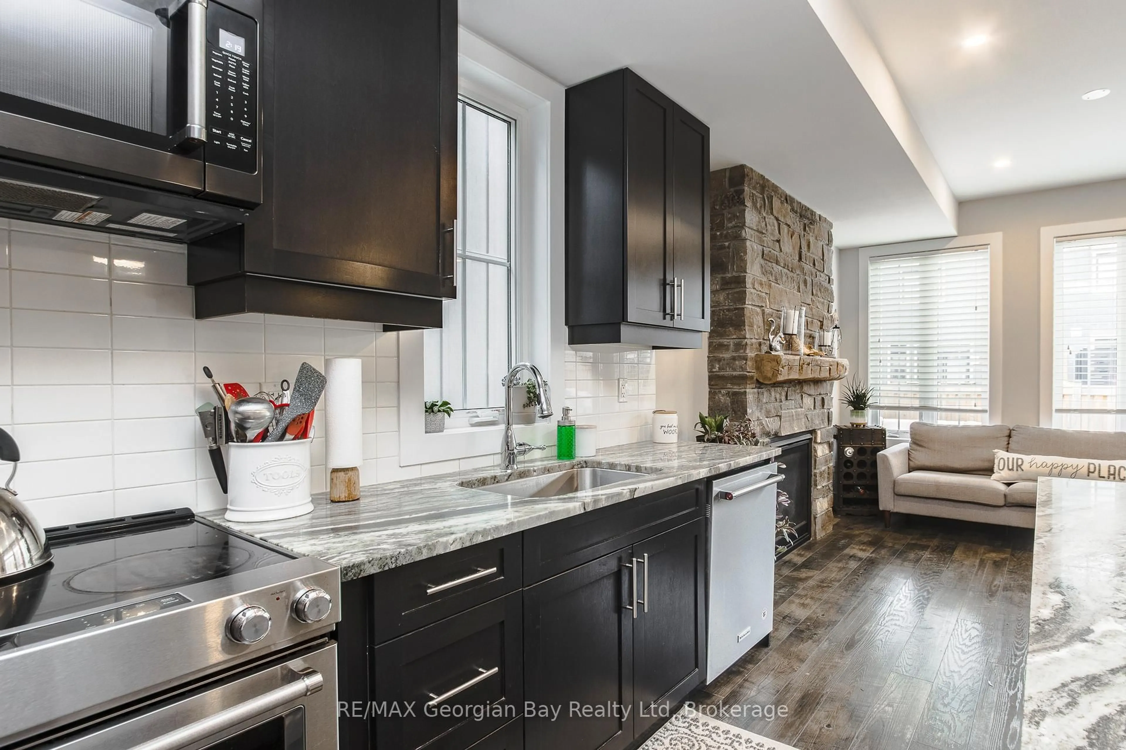 Contemporary kitchen, ceramic/tile floor for 329 Yellow Birch Cres, Blue Mountains Ontario L9Y 0Y5