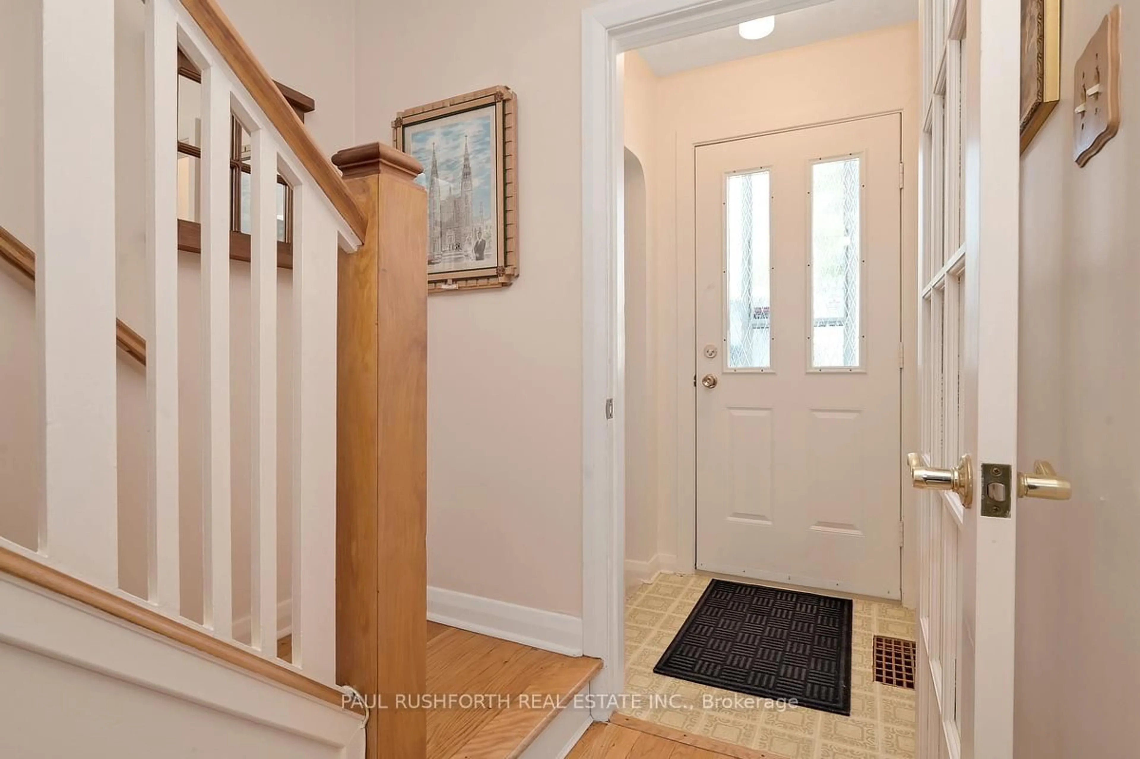Indoor entryway for 10 Prince Albert St, Ottawa Ontario K1K 2A4