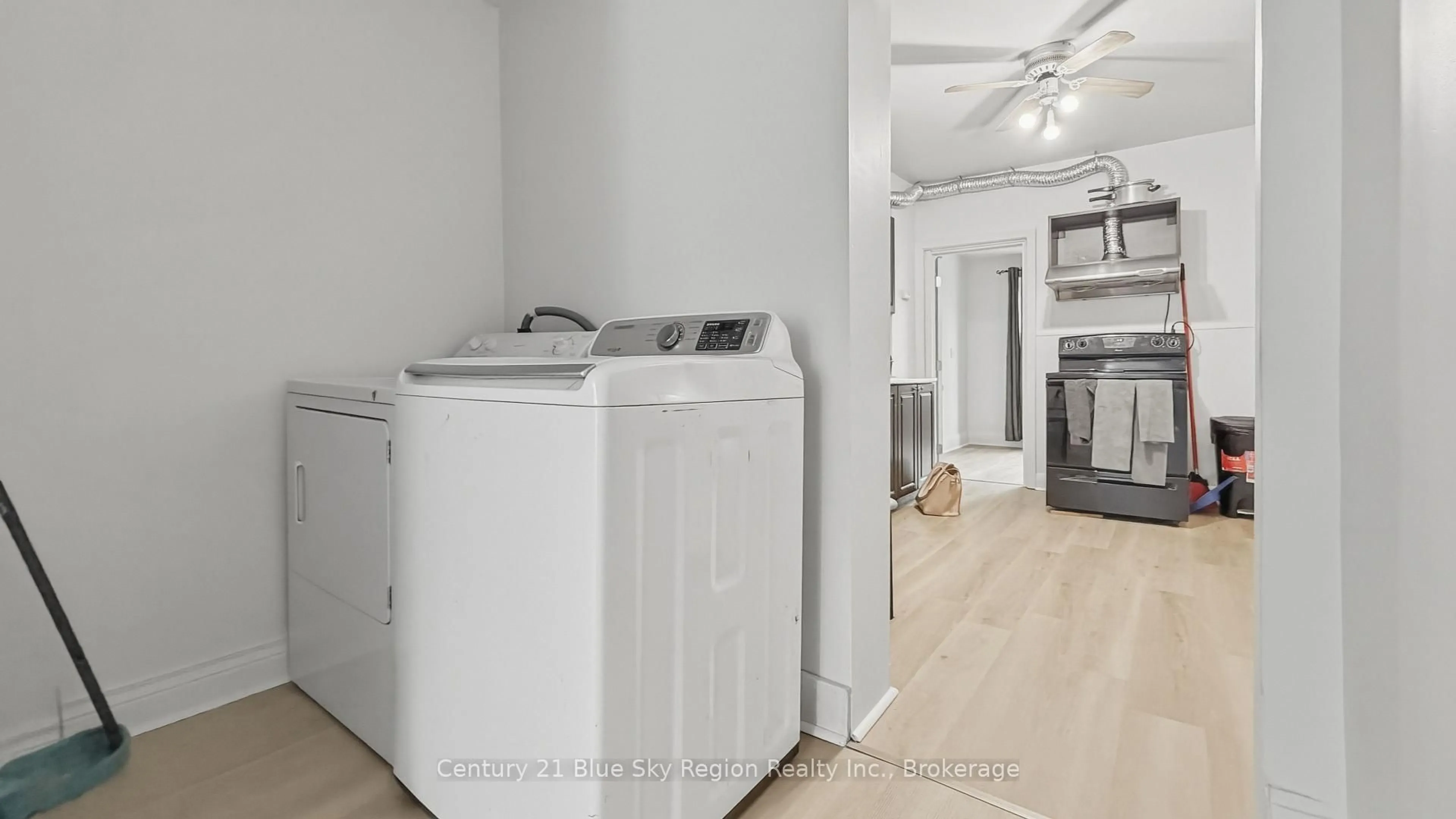 Laundry room for 923 Fraser St, North Bay Ontario P1B 3X7