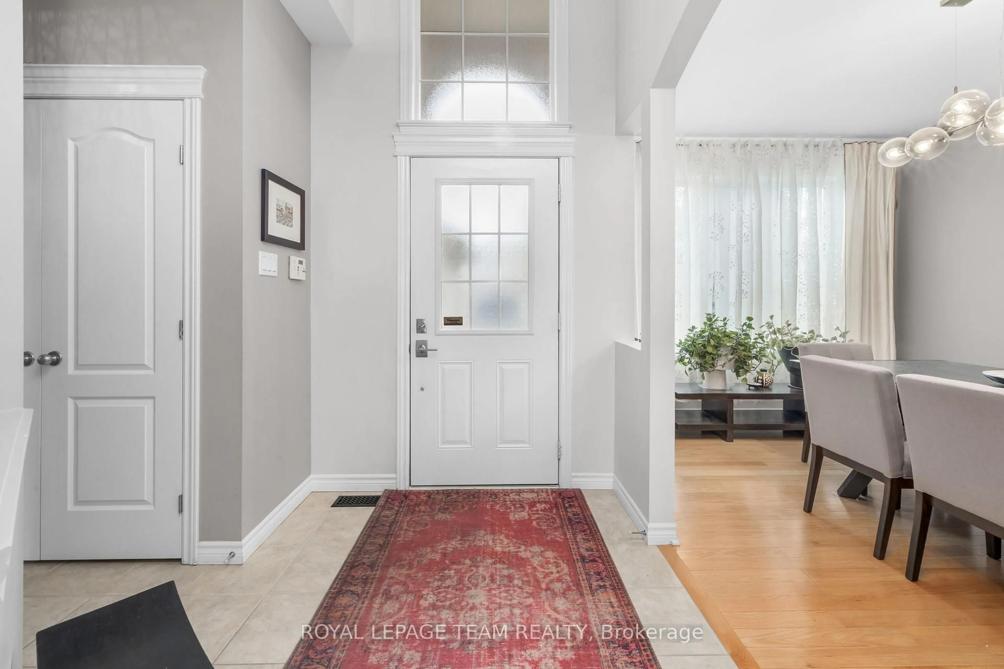 Indoor entryway for 1882 Montmère Ave, Ottawa Ontario K4A 0L7