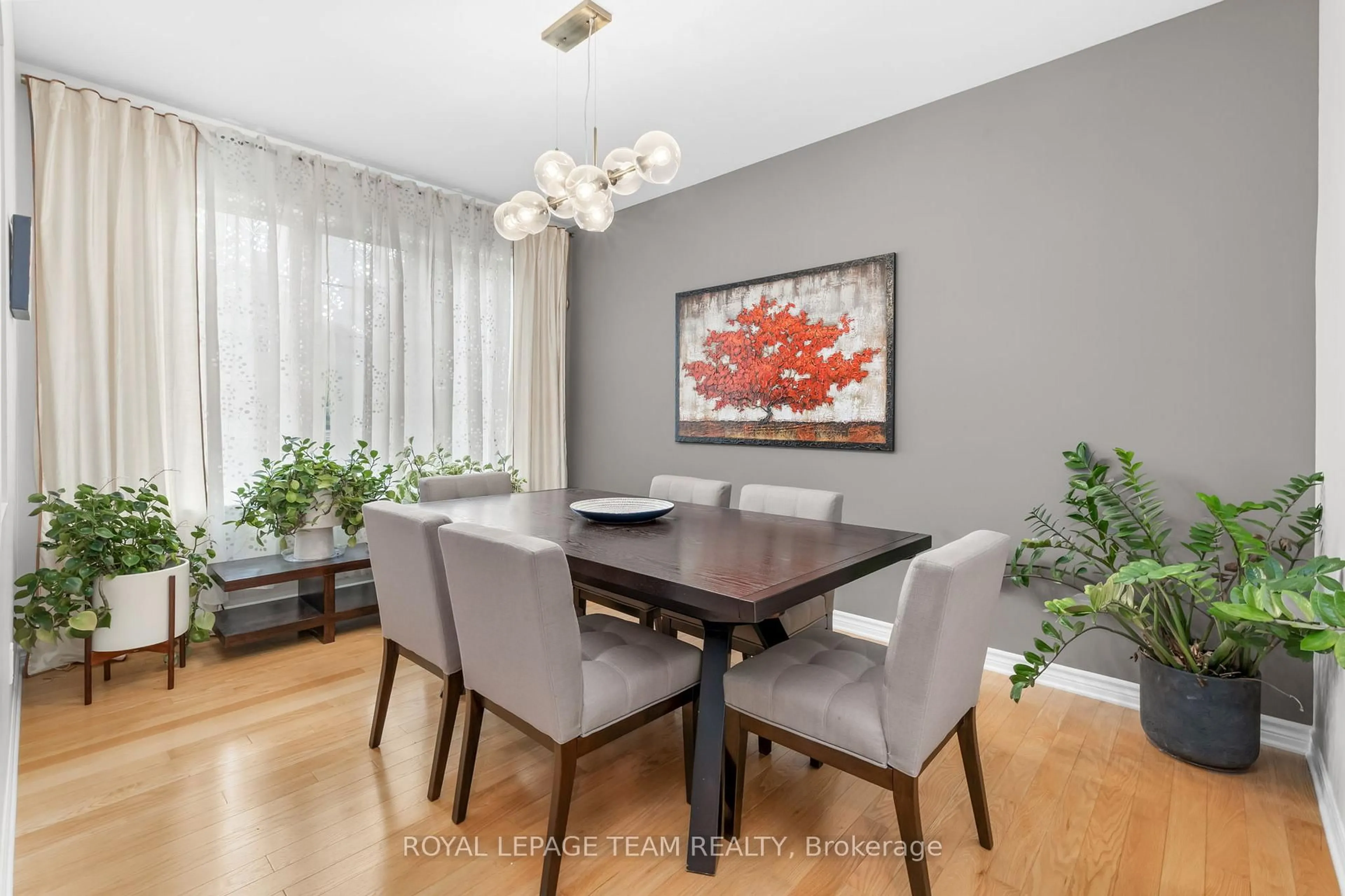 Dining room, wood/laminate floor for 1882 Montmère Ave, Ottawa Ontario K4A 0L7