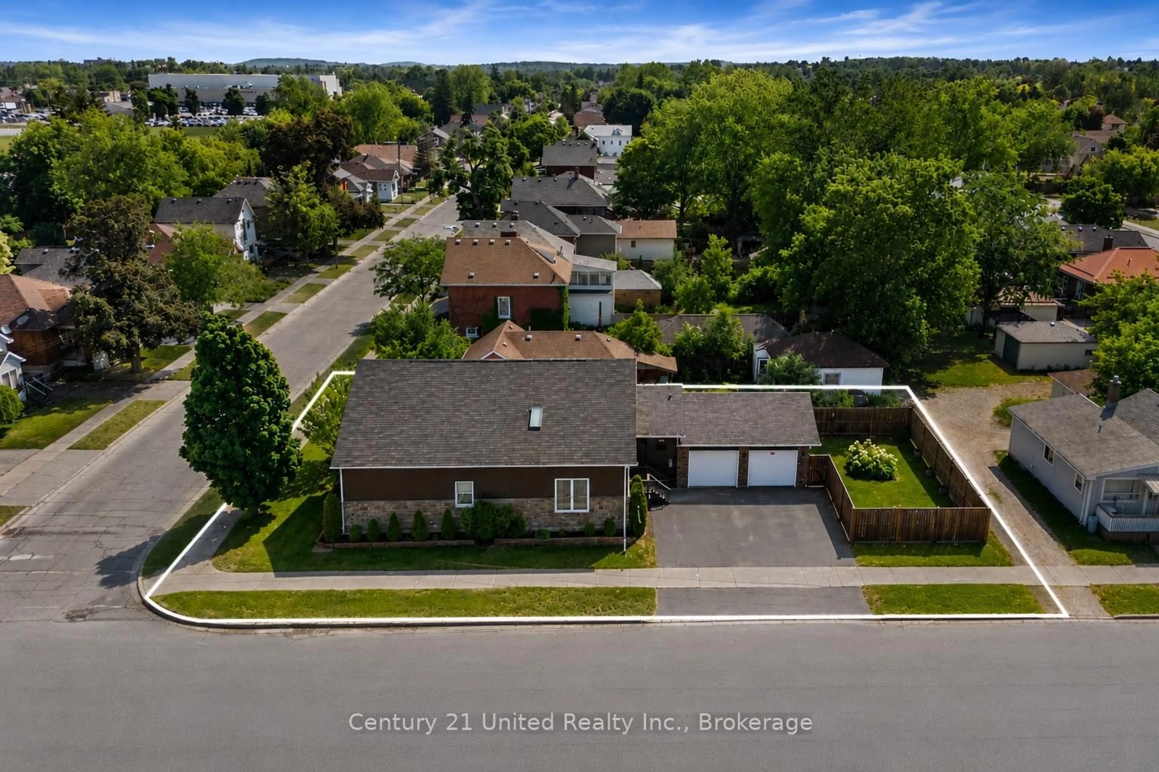 A pic from outside/outdoor area/front of a property/back of a property/a pic from drone, street for 359 Mcgill St, Peterborough Ontario K9J 1W6