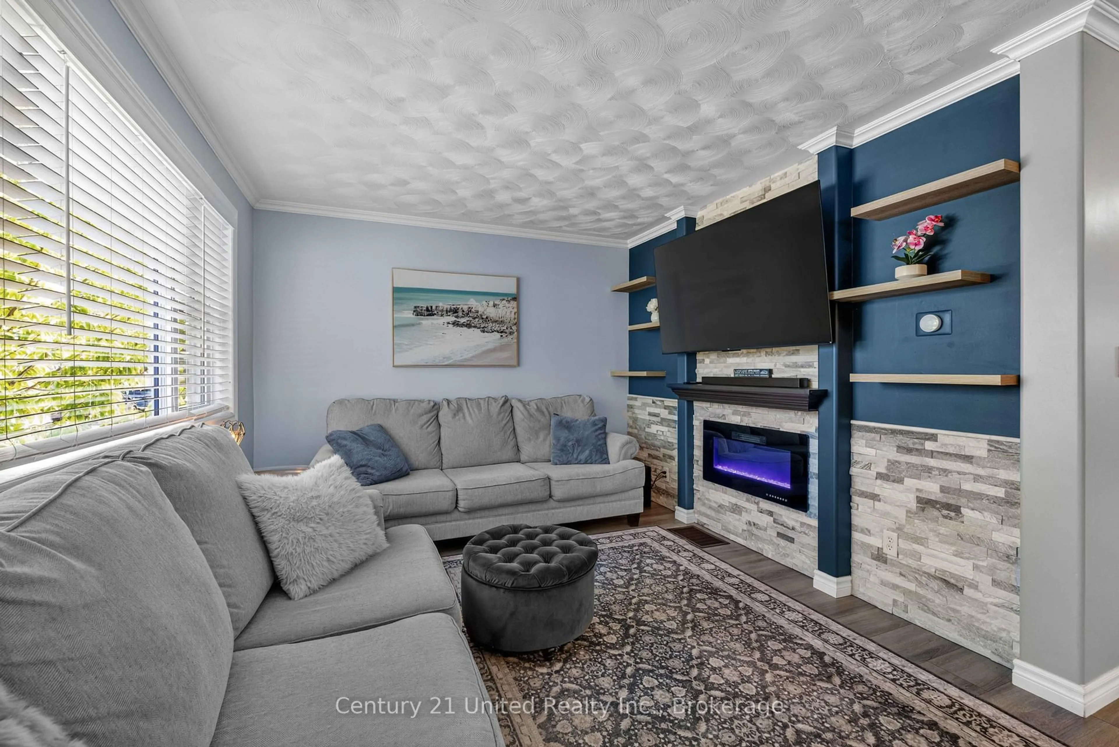 Living room with furniture, unknown for 359 Mcgill St, Peterborough Ontario K9J 1W6