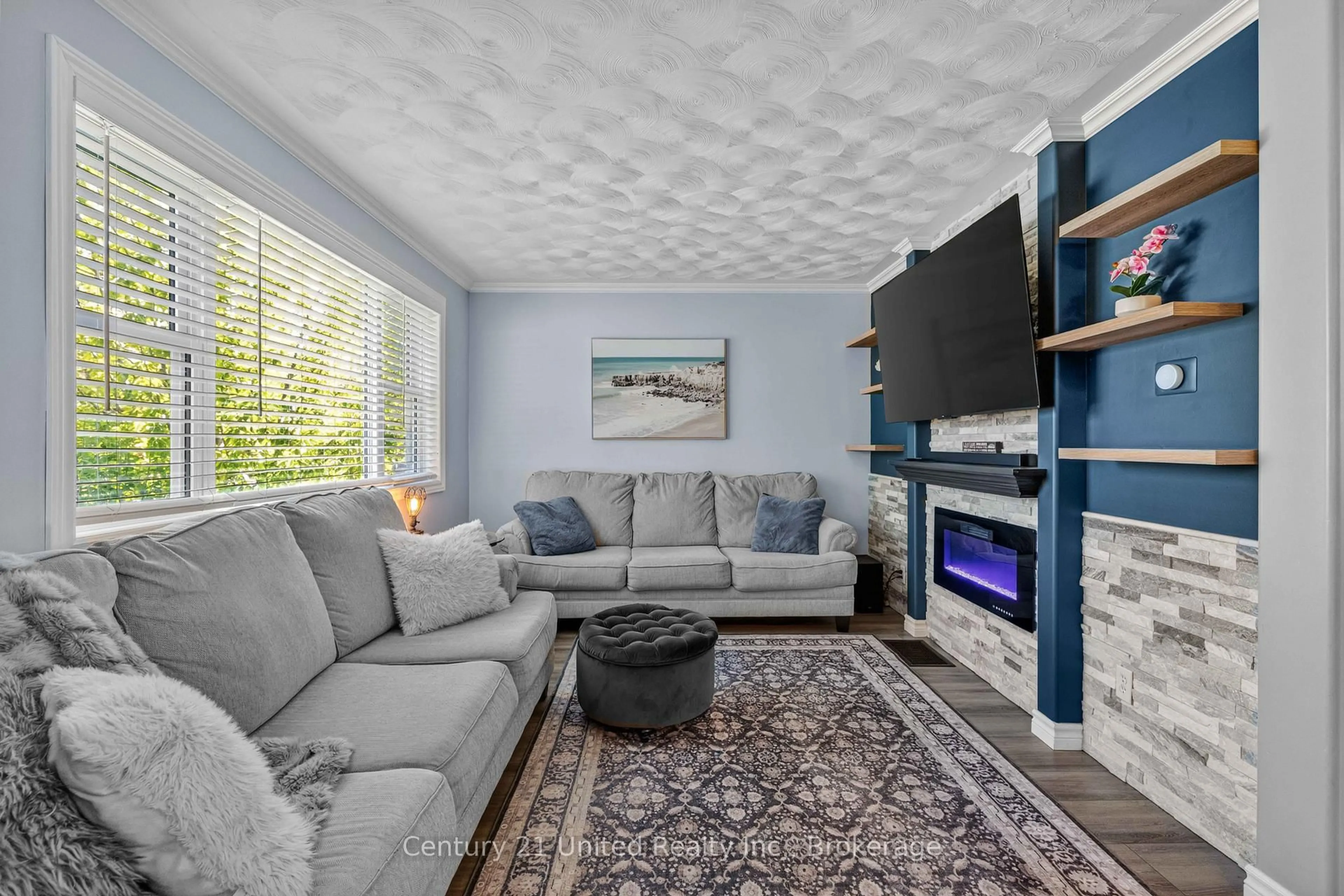 Living room with furniture, unknown for 359 Mcgill St, Peterborough Ontario K9J 1W6
