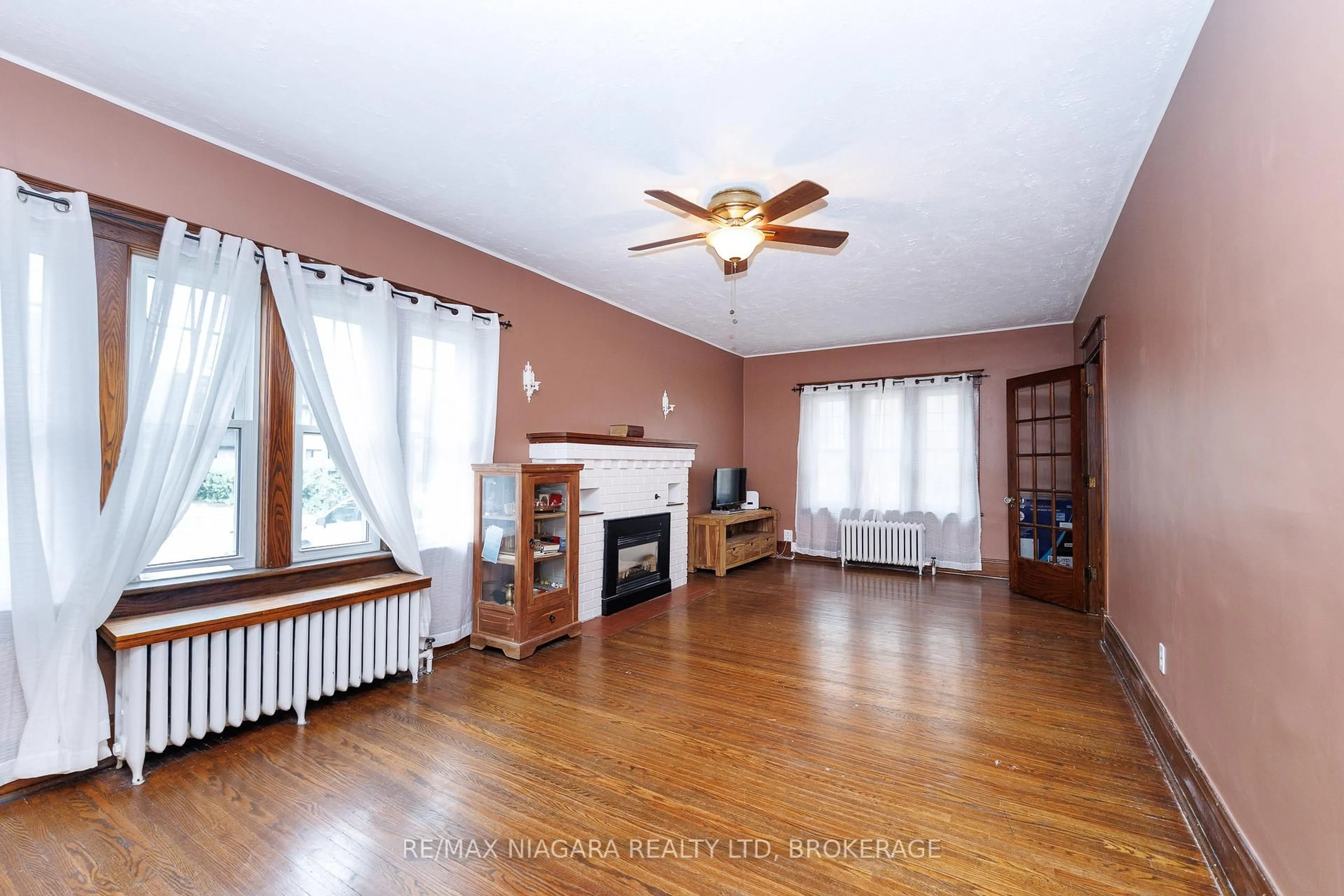 Living room with furniture, wood/laminate floor for 4864 Simcoe St, Niagara Falls Ontario L2E 1V9