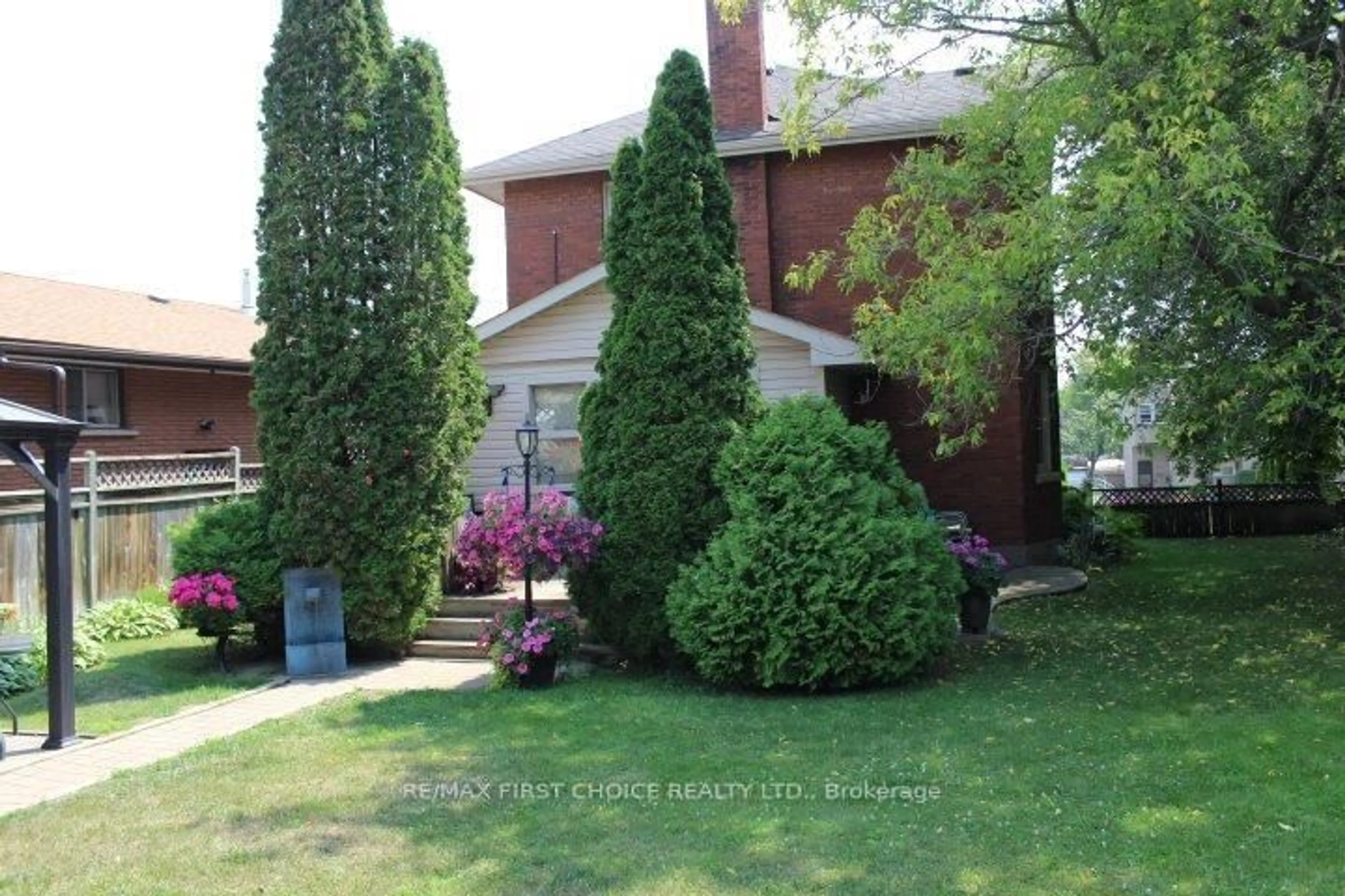 Unknown for 310 Algoma St, Thunder Bay Ontario P7A 5A9