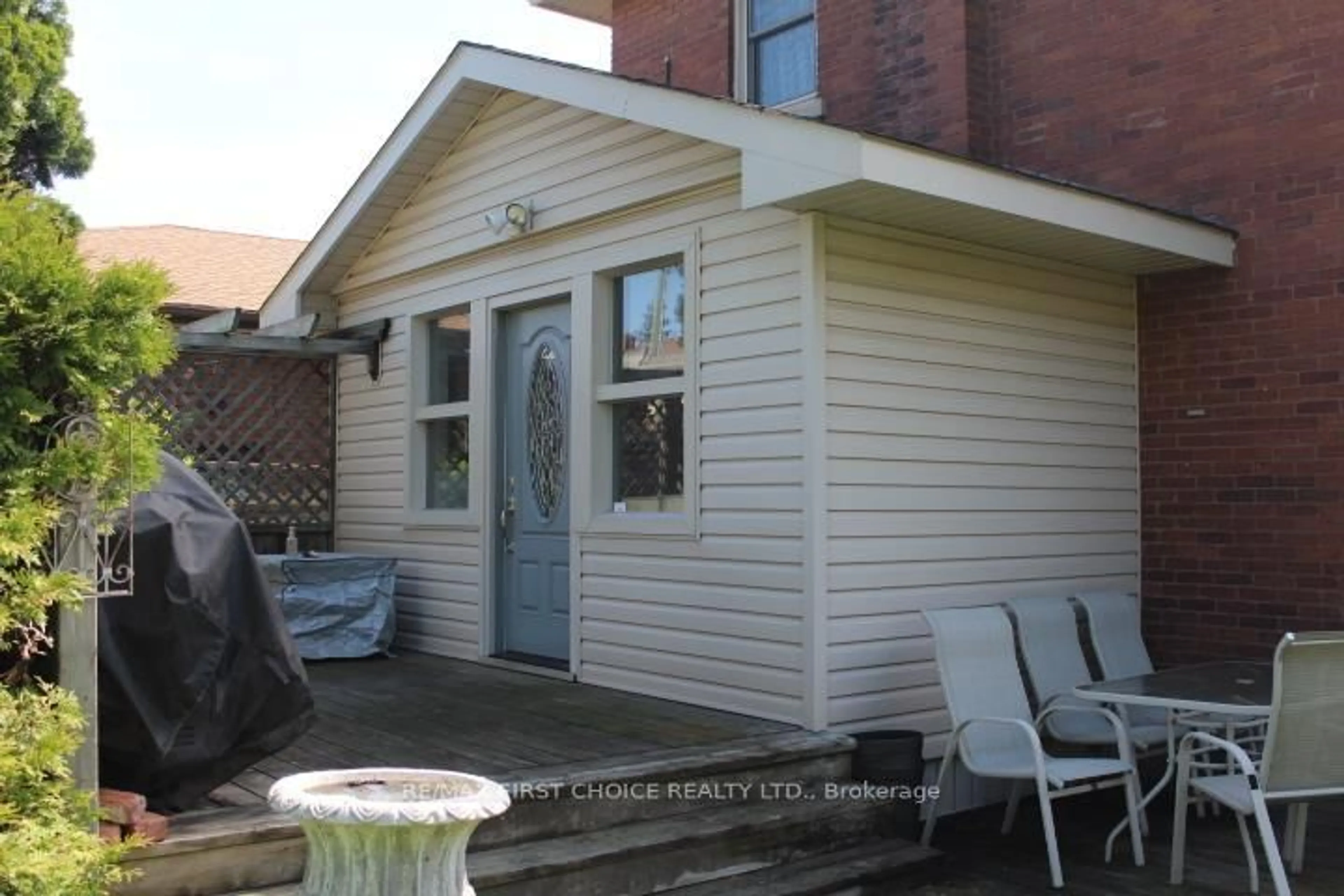 Patio, building for 310 Algoma St, Thunder Bay Ontario P7A 5A9