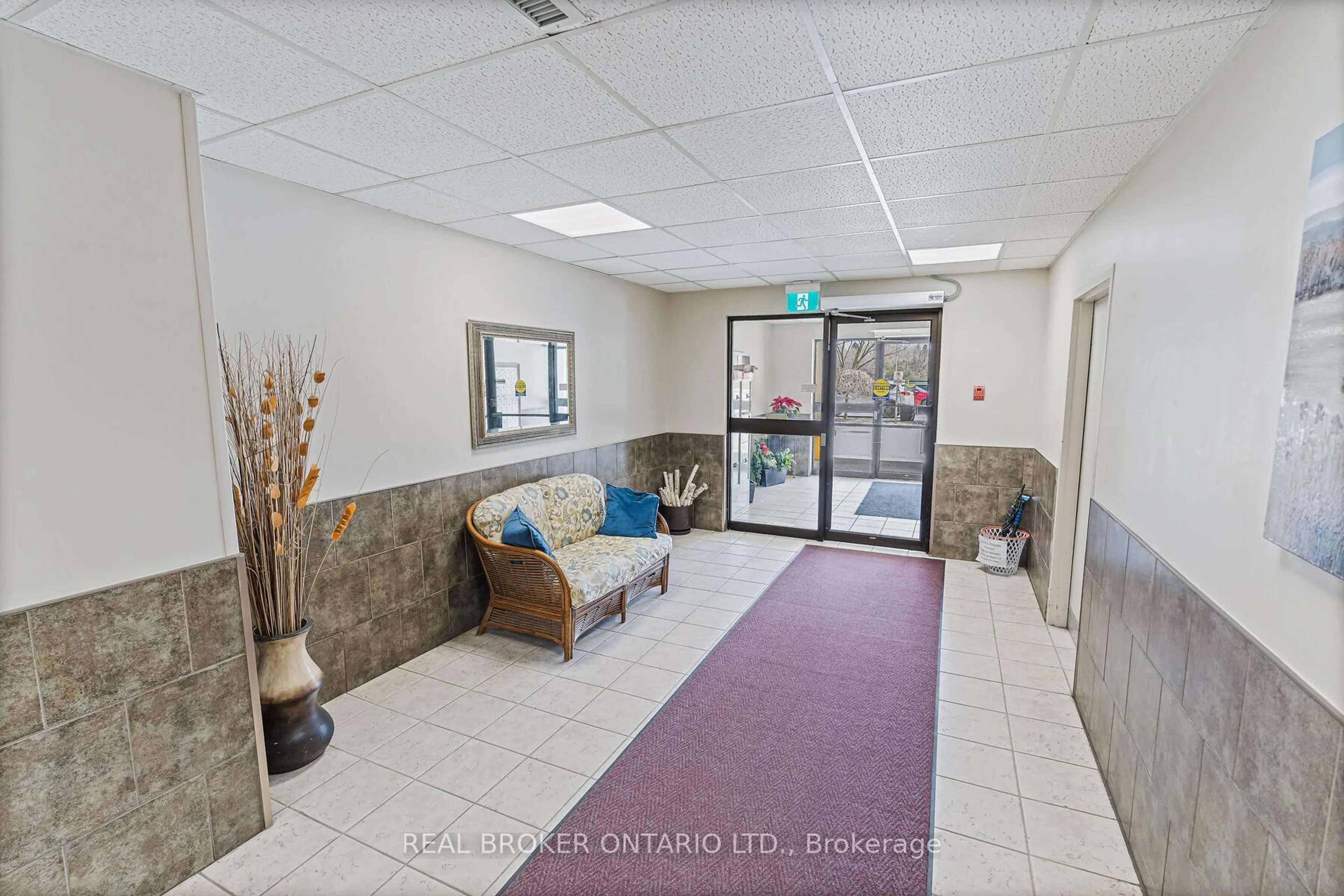 Indoor foyer for 358 Waterloo Ave #606, Guelph Ontario N1H 7Y3