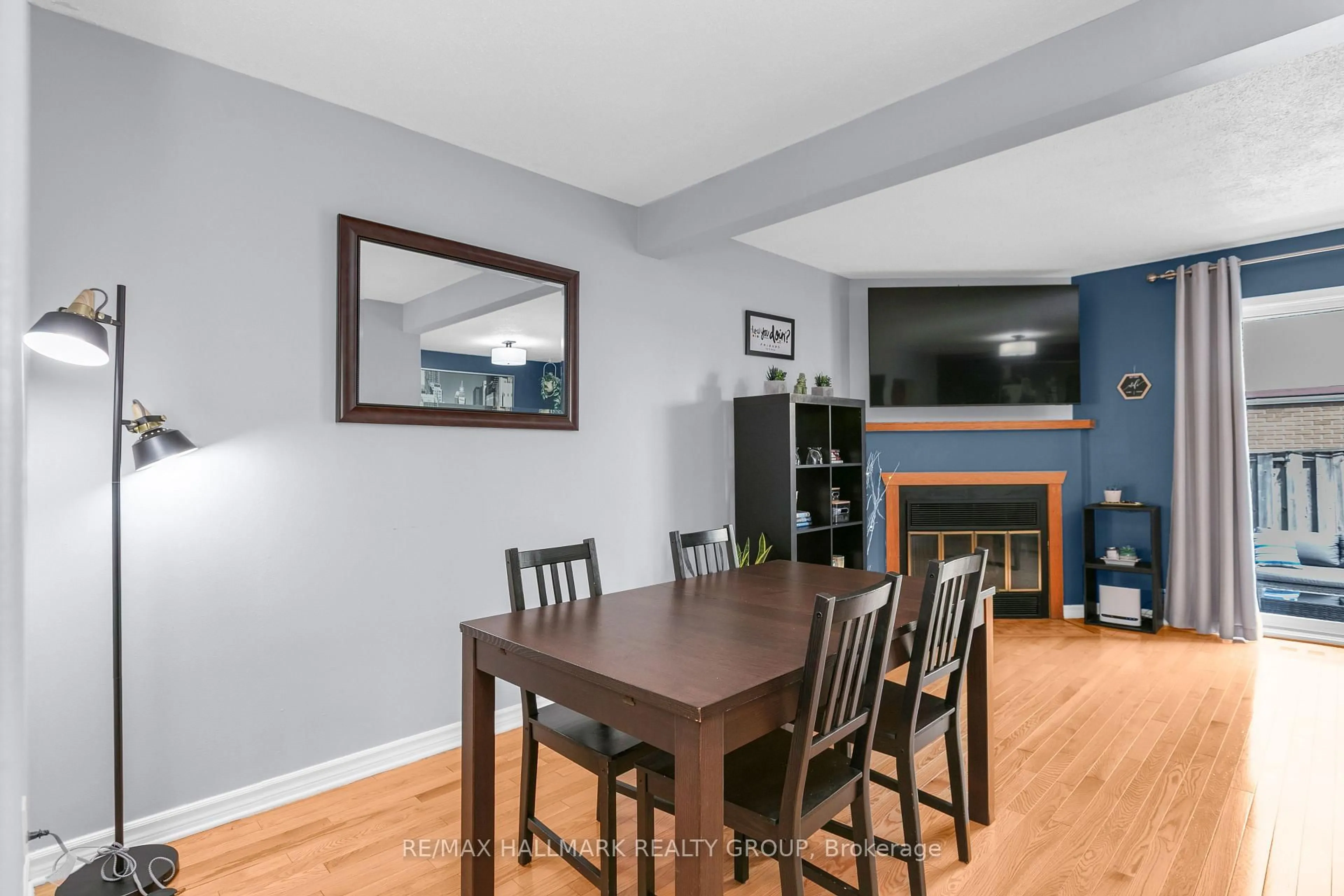 Dining room, wood/laminate floor for 529 Canotia Pl #44, Ottawa Ontario K4A 2J3