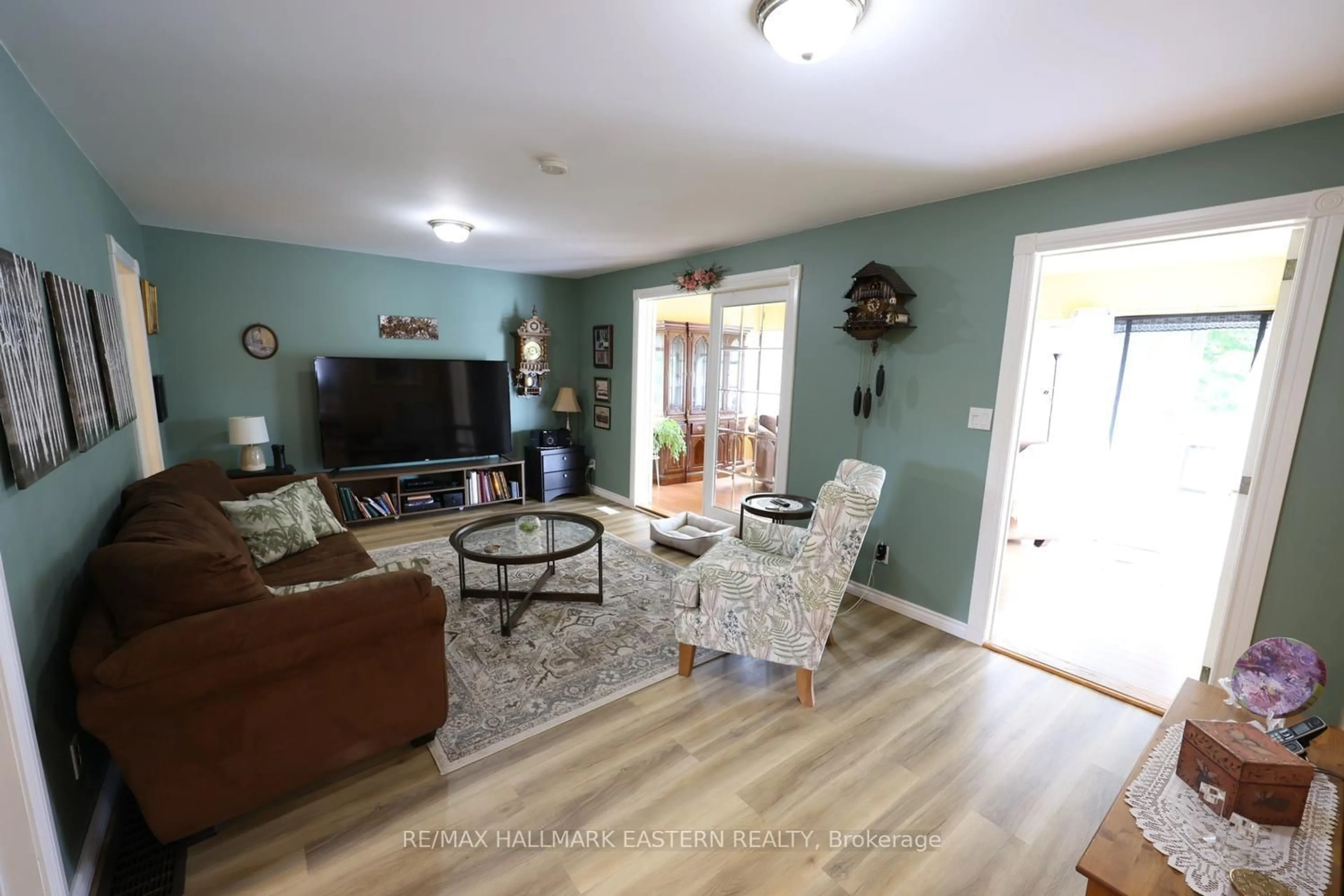 Living room with furniture, wood/laminate floor for 14 Alfred St, Havelock-Belmont-Methuen Ontario K0L 1Z0