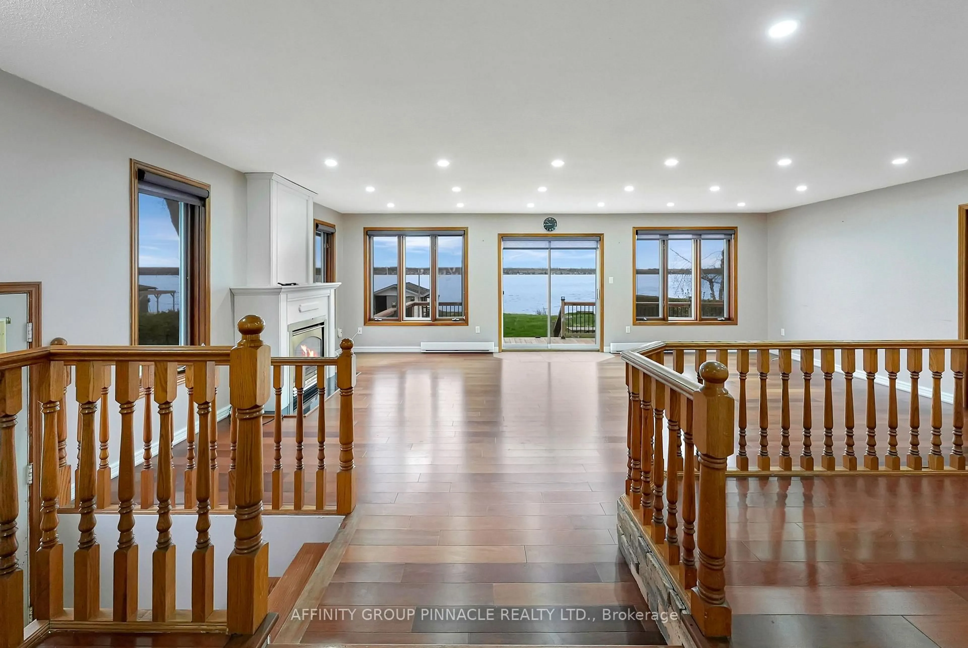 Indoor foyer for 143 Beehive Dr, Kawartha Lakes Ontario K0M 1G0