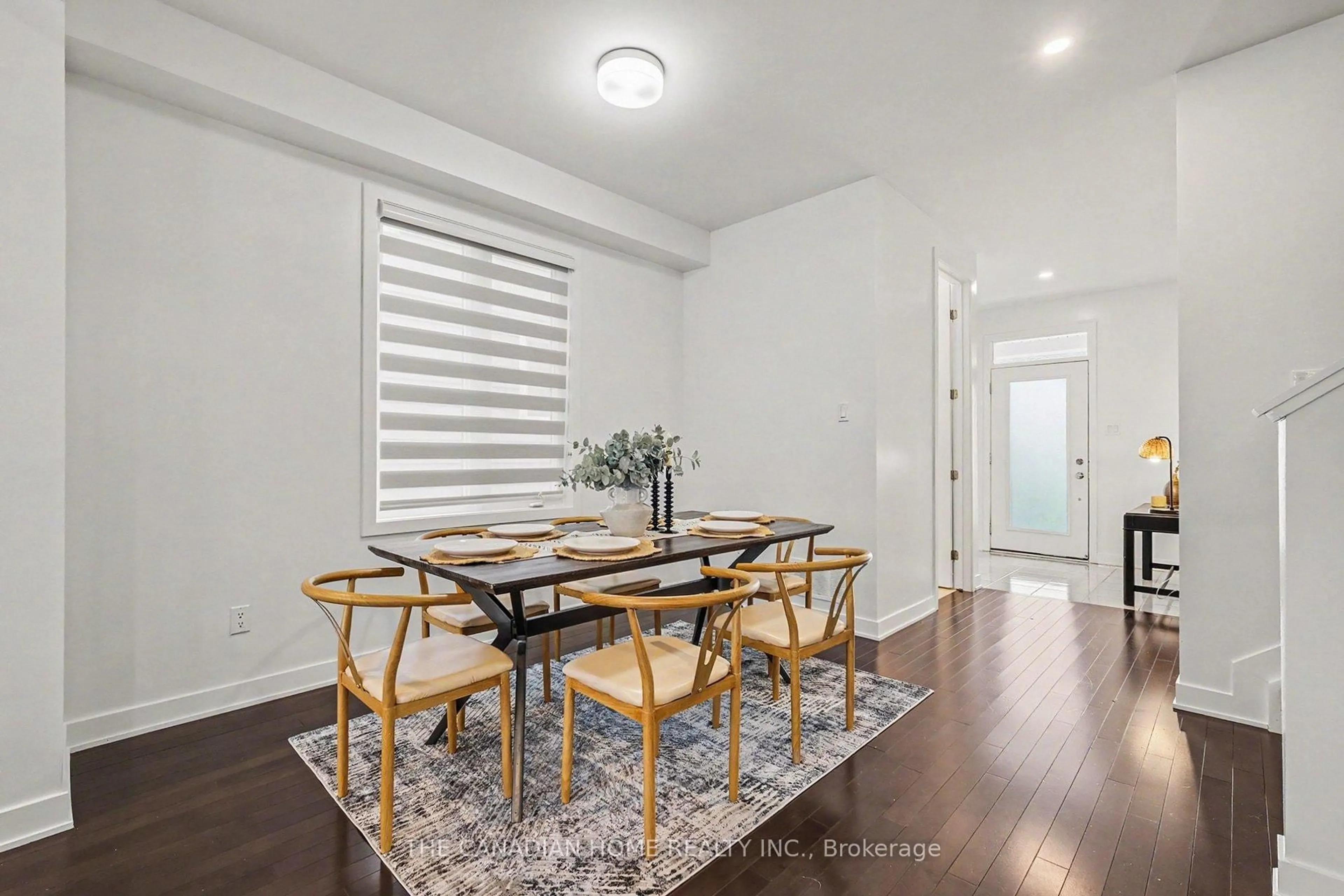 Dining room, wood/laminate floor for 657 Terrier Circ, Richmond Ontario K0A 2Z0