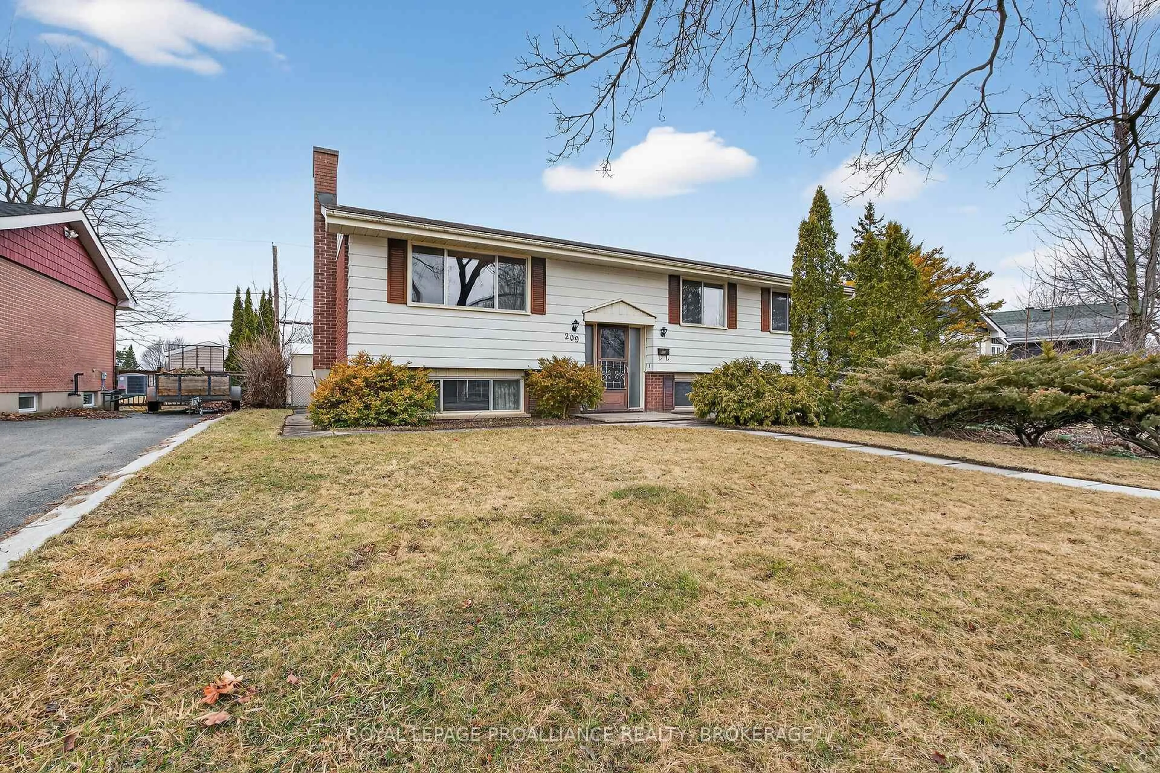 Home with vinyl exterior material, street for 209 Glen Castle Rd, Kingston Ontario K7M 4N7