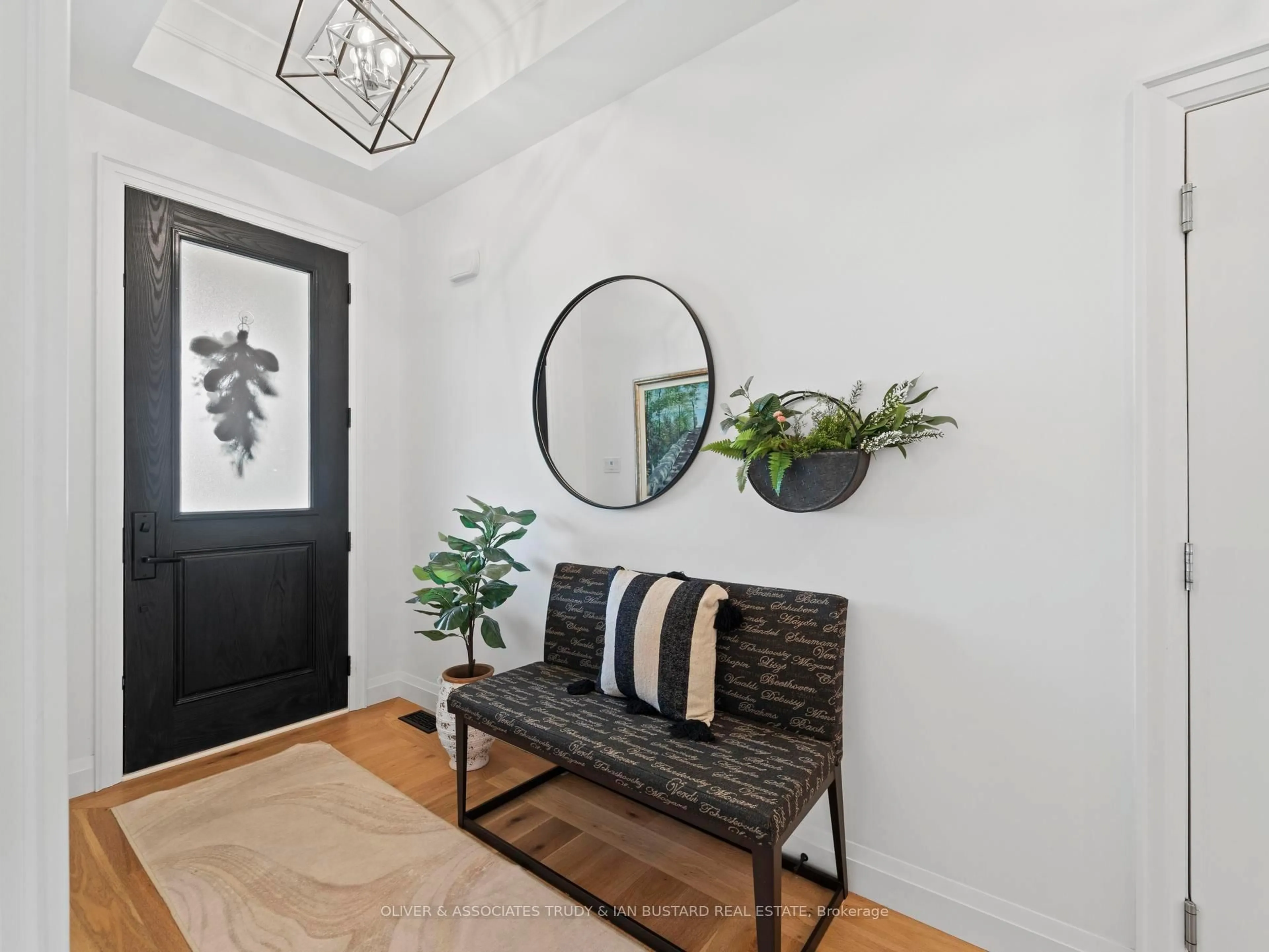 Indoor entryway for 1 Creek Side Pl, Lambton Shores Ontario N0M 1T0