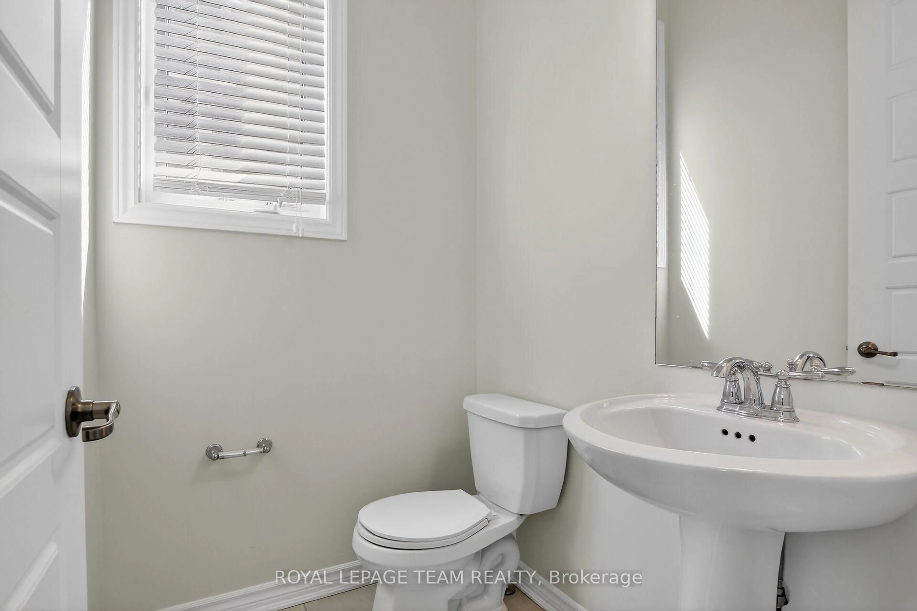 Standard bathroom, unknown for 925 WHIMBREL Way, Ottawa Ontario K2J 6C5