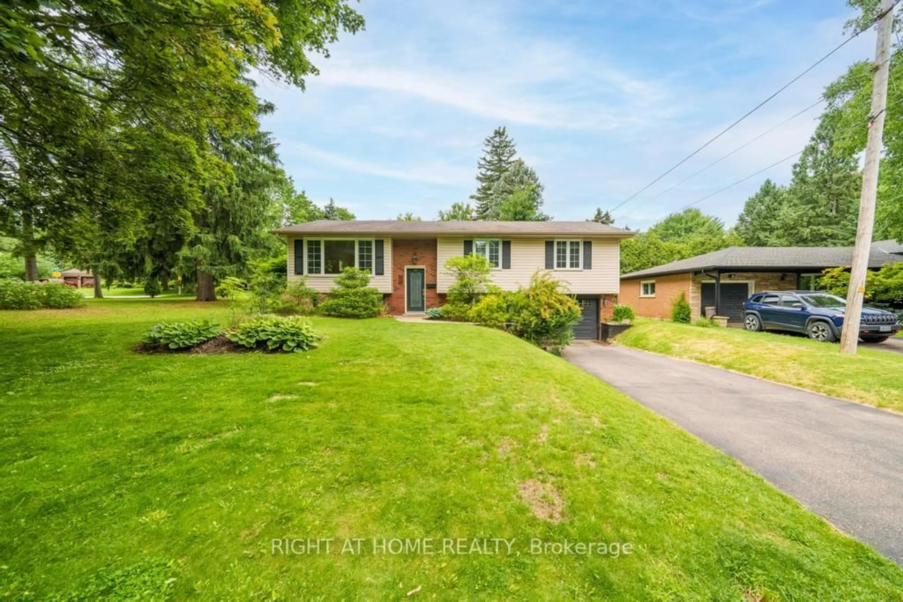 A pic from outside/outdoor area/front of a property/back of a property/a pic from drone, street for 306 Appleby Rd, Hamilton Ontario L9G 2V7