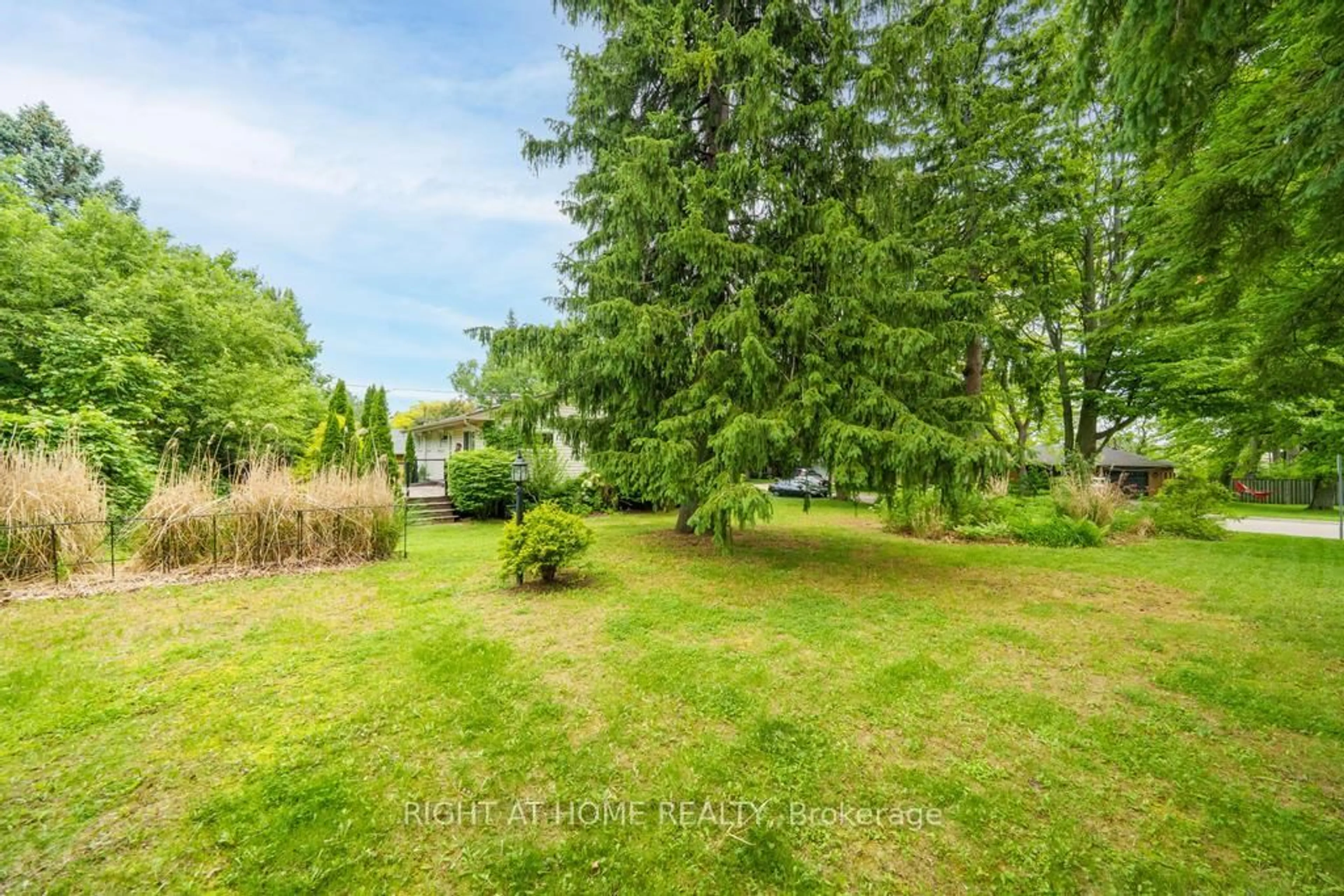 A pic from outside/outdoor area/front of a property/back of a property/a pic from drone, water/lake/river/ocean view for 306 Appleby Rd, Hamilton Ontario L9G 2V7