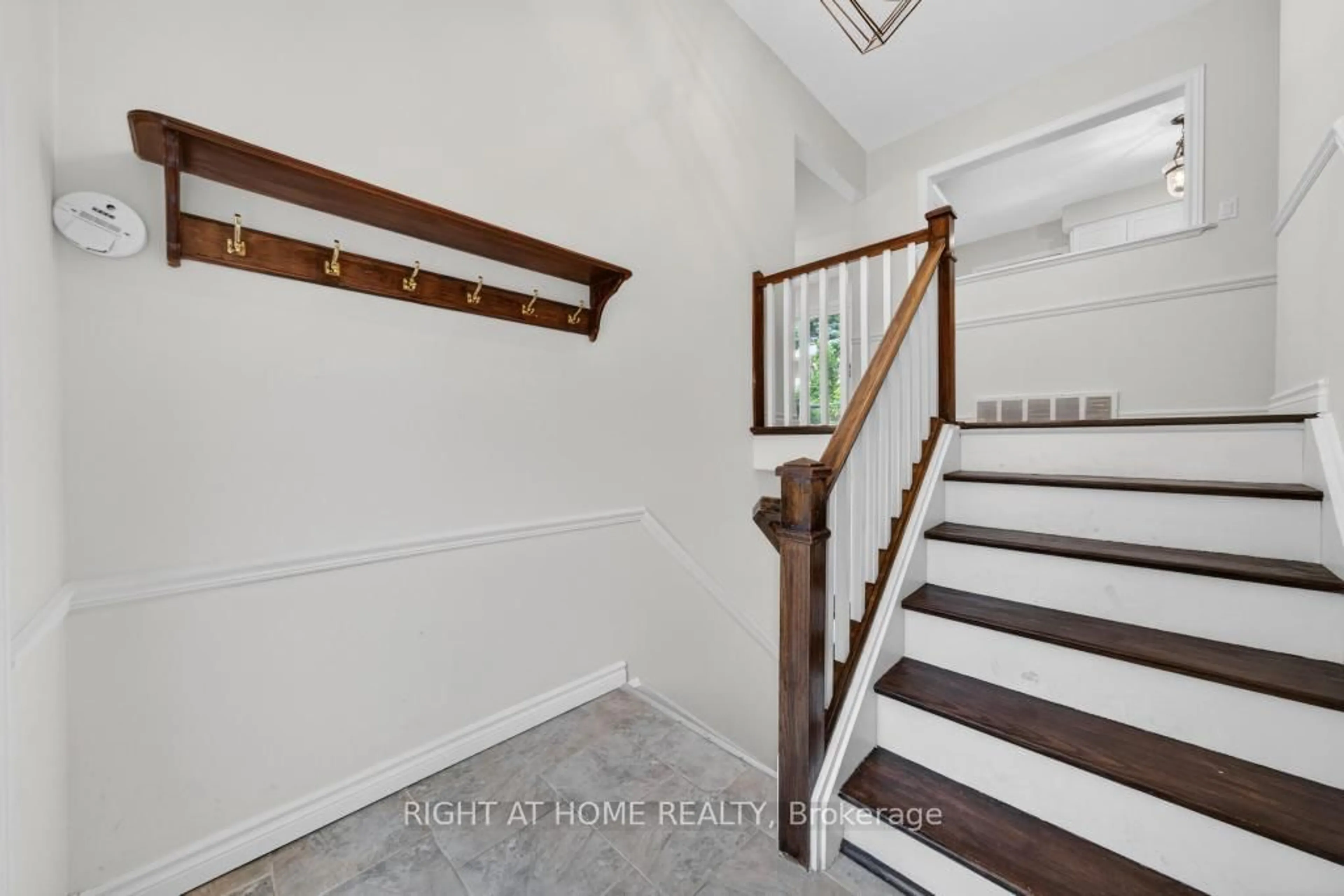 Unknown for 306 Appleby Rd, Hamilton Ontario L9G 2V7
