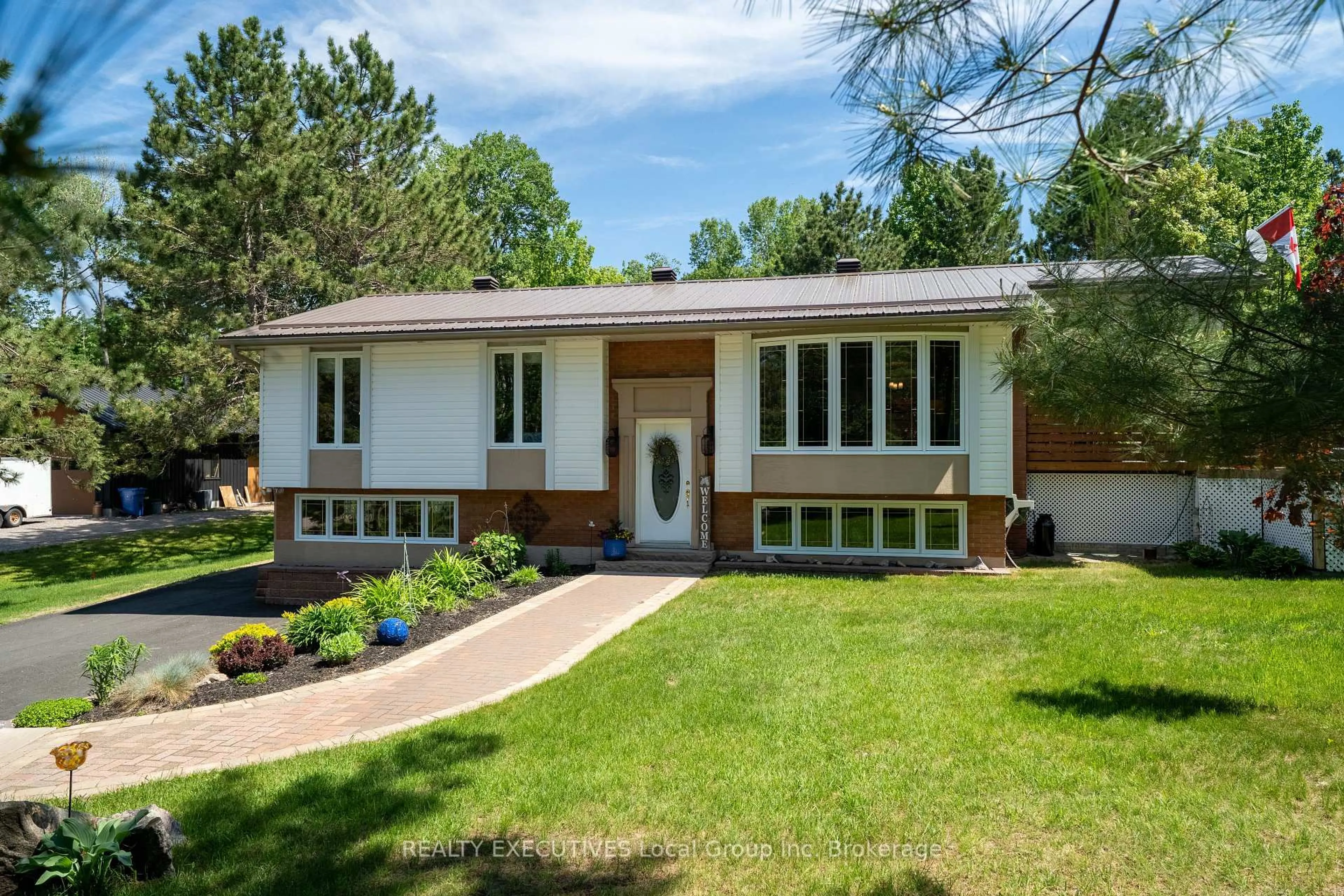 Home with vinyl exterior material, street for 190 Mirimishi Rd, East Ferris Ontario P0H 1K0