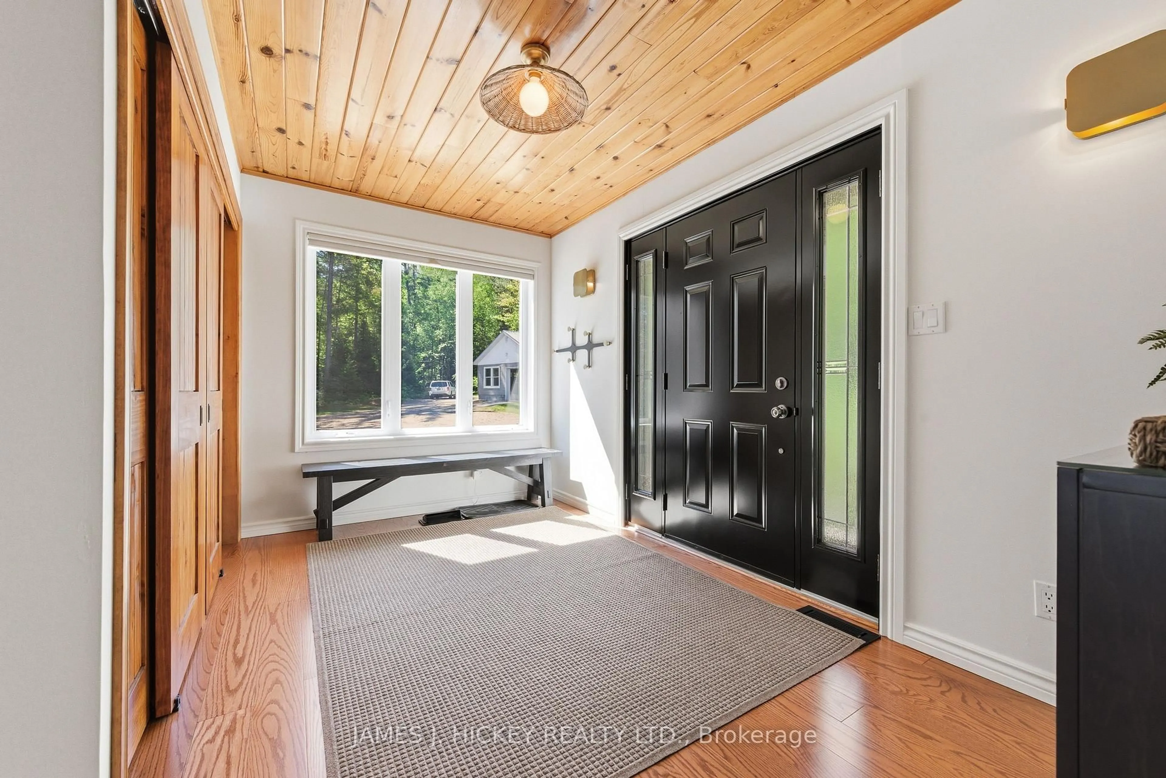 Indoor entryway for 141 Ezylyfe Lane, Deep River Ontario K0J 1P0