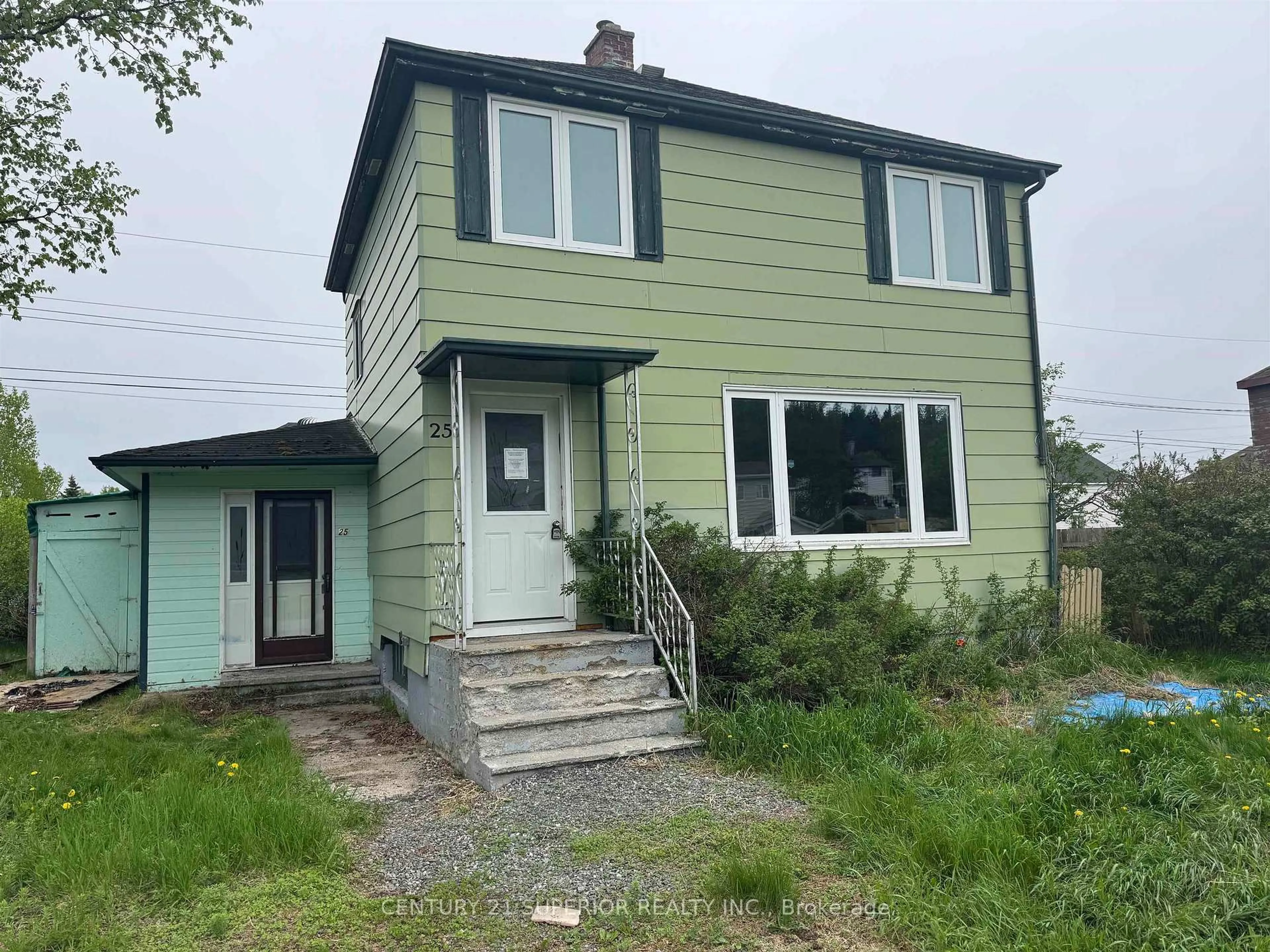 Home with vinyl exterior material, street for 25 Ross Ave, Marathon Ontario P0T 2E0