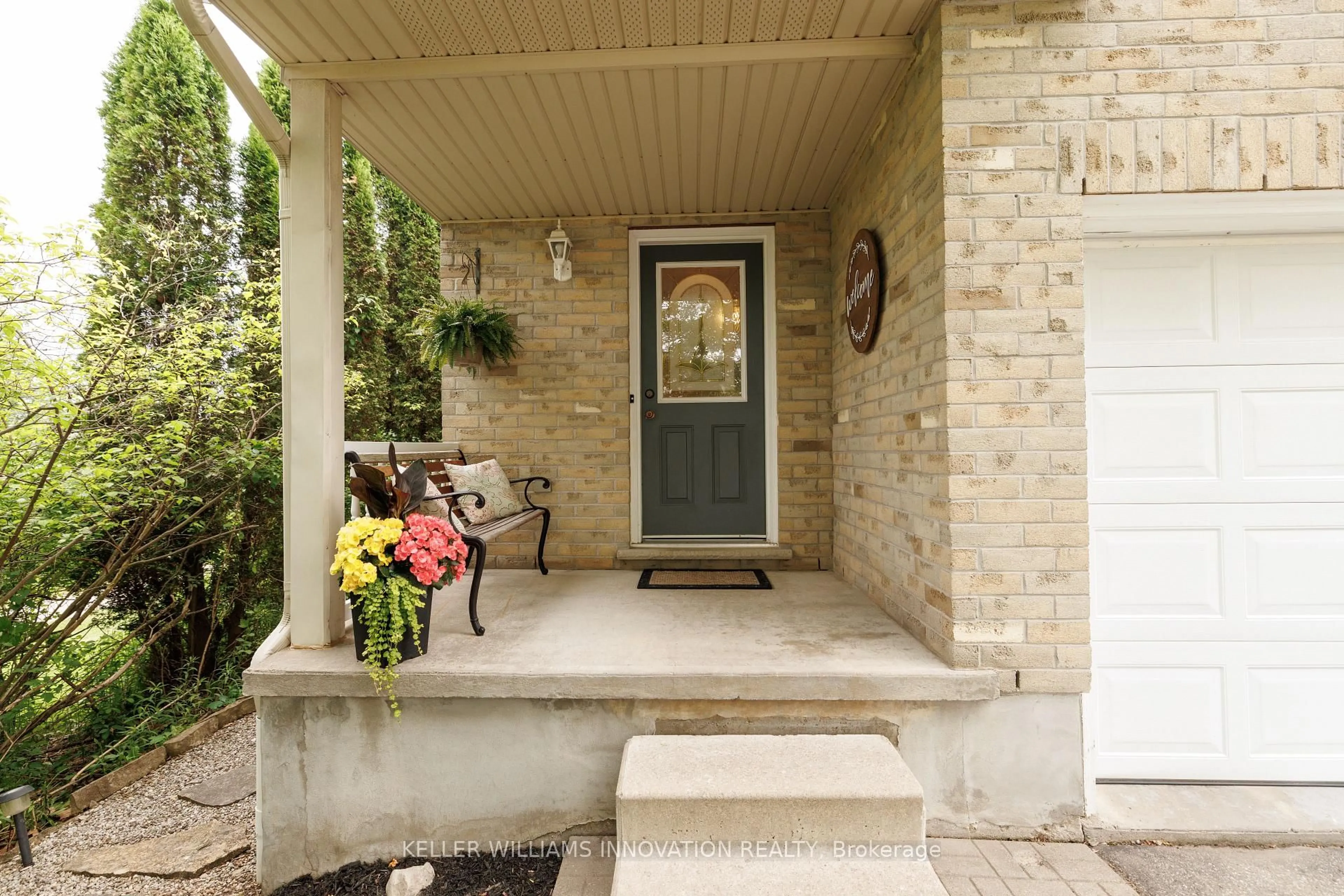 Indoor entryway for 635 ROYAL FERN St, Waterloo Ontario N2V 2P6