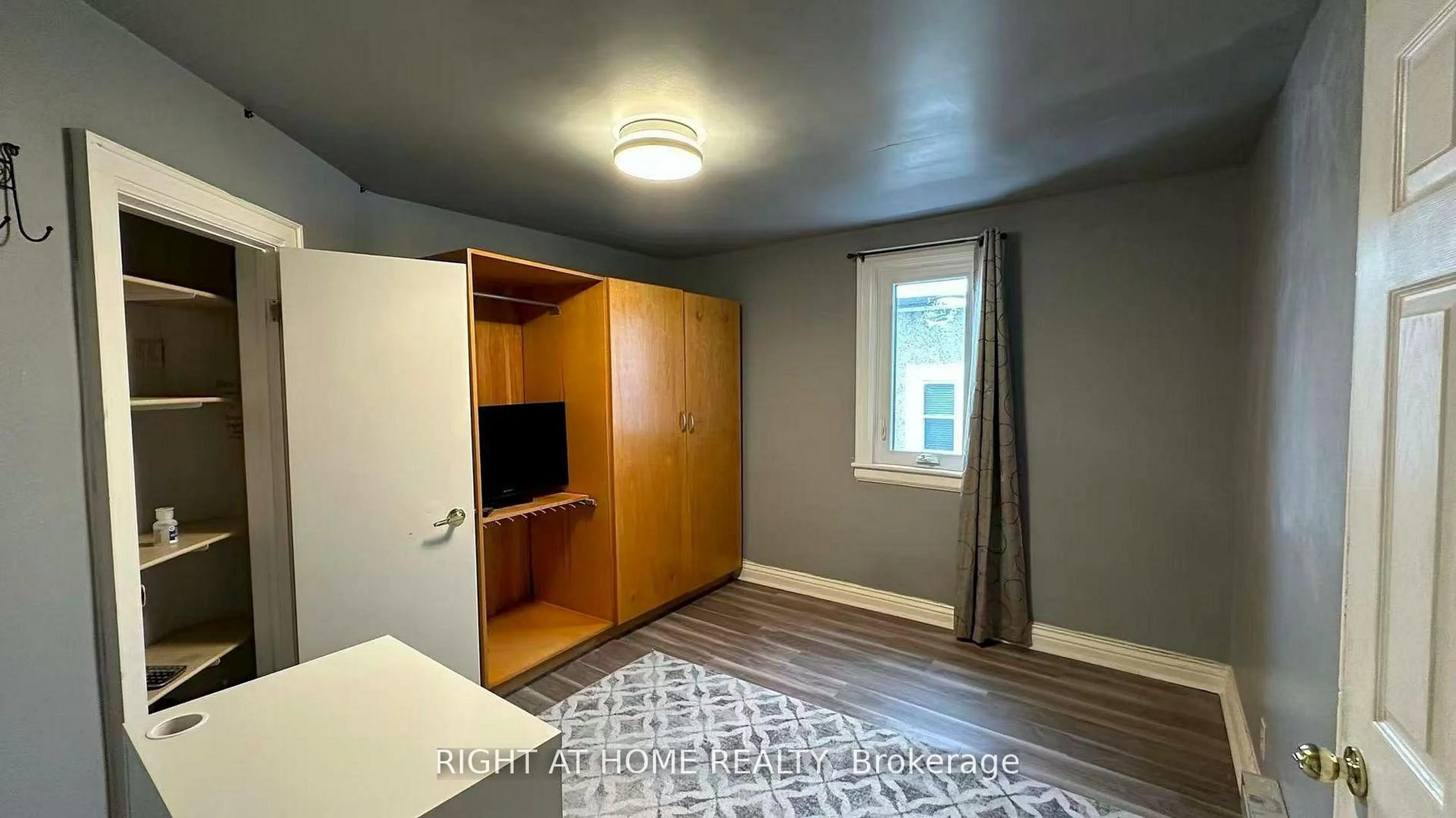 A pic of a room for 148 Haddon Ave, Hamilton Ontario L8S 1X8