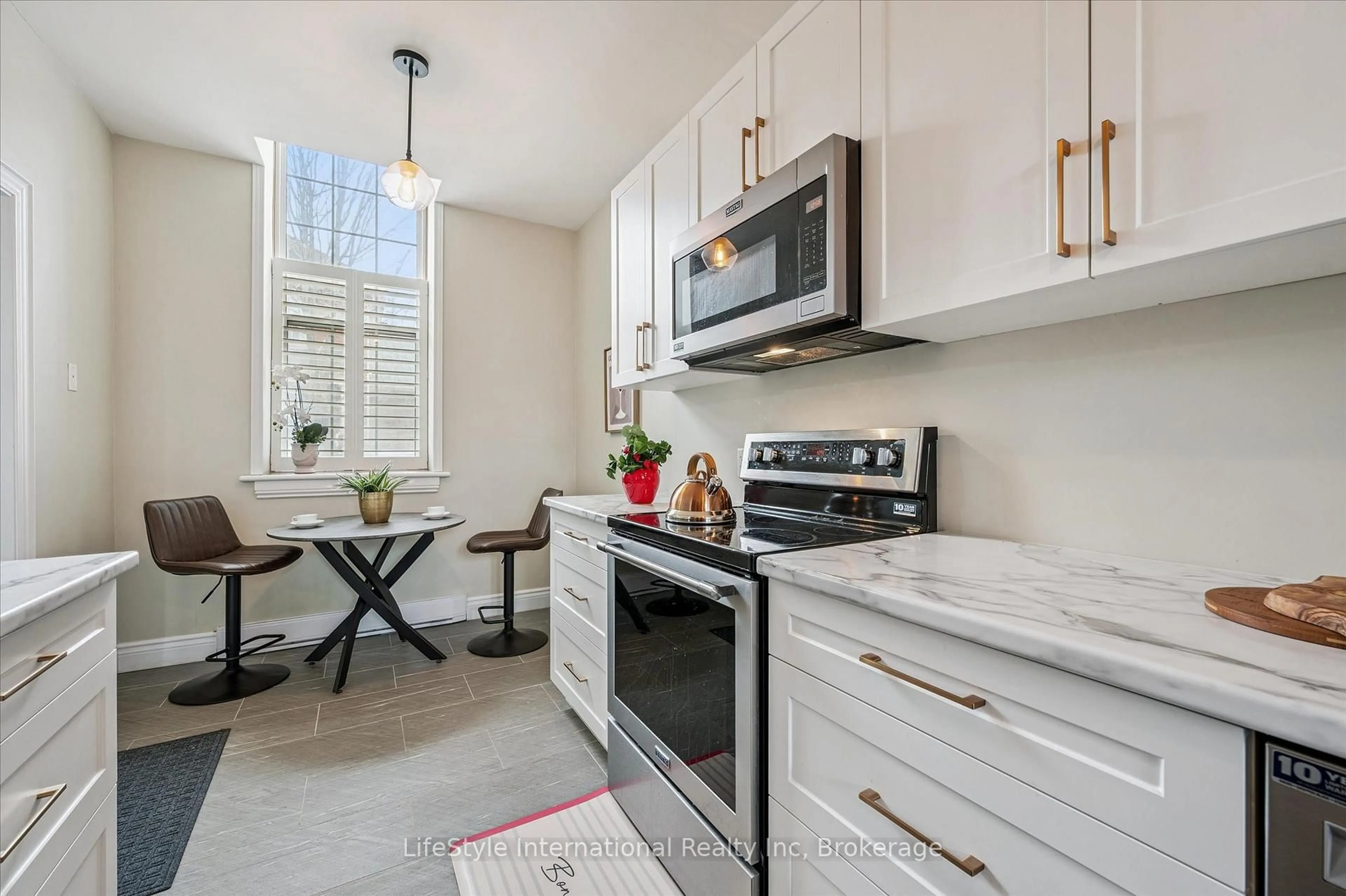 Unknown for 196 Arthur St #6, Guelph Ontario N1E 4V8