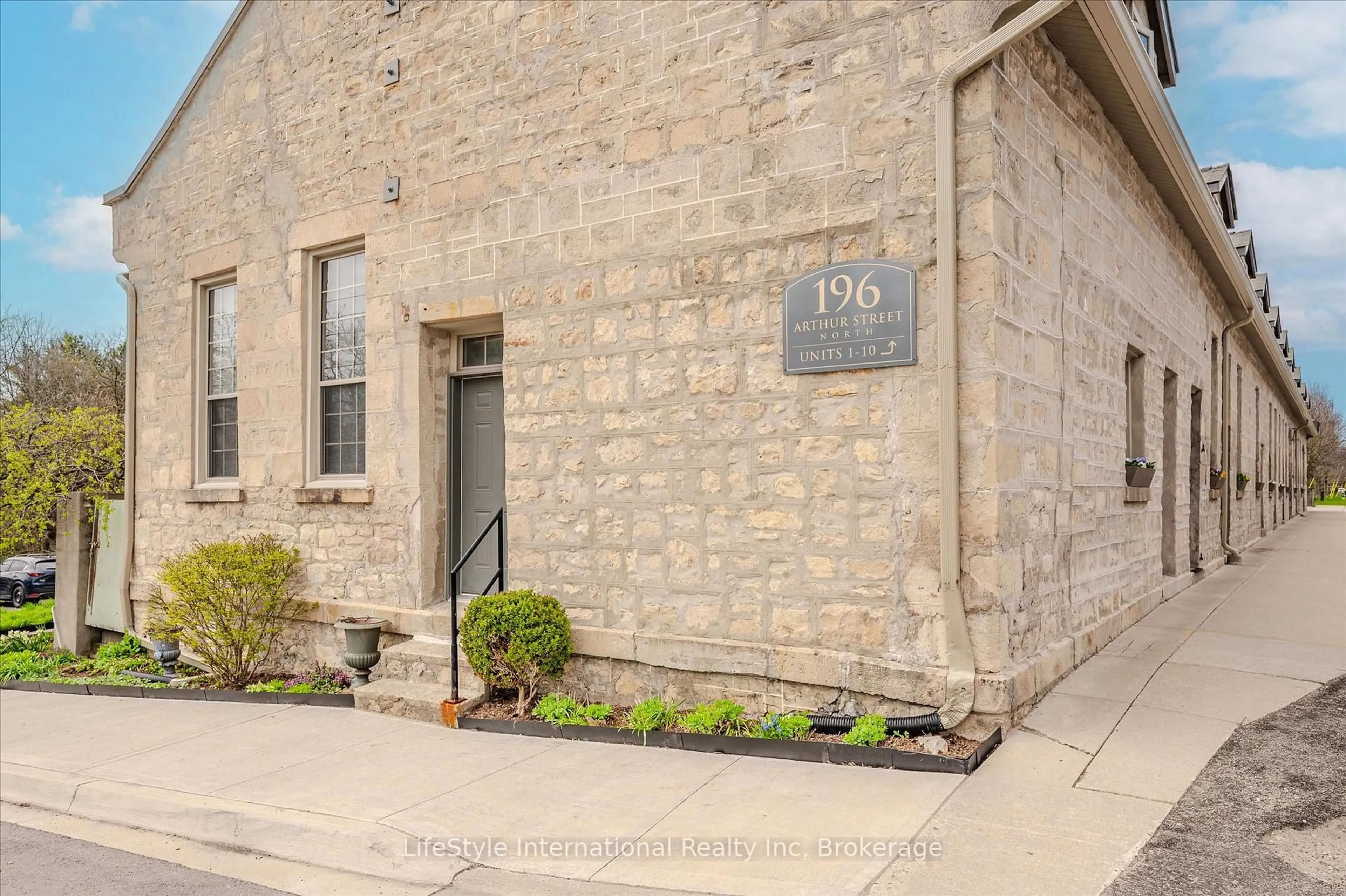 Unknown for 196 Arthur St #6, Guelph Ontario N1E 4V8