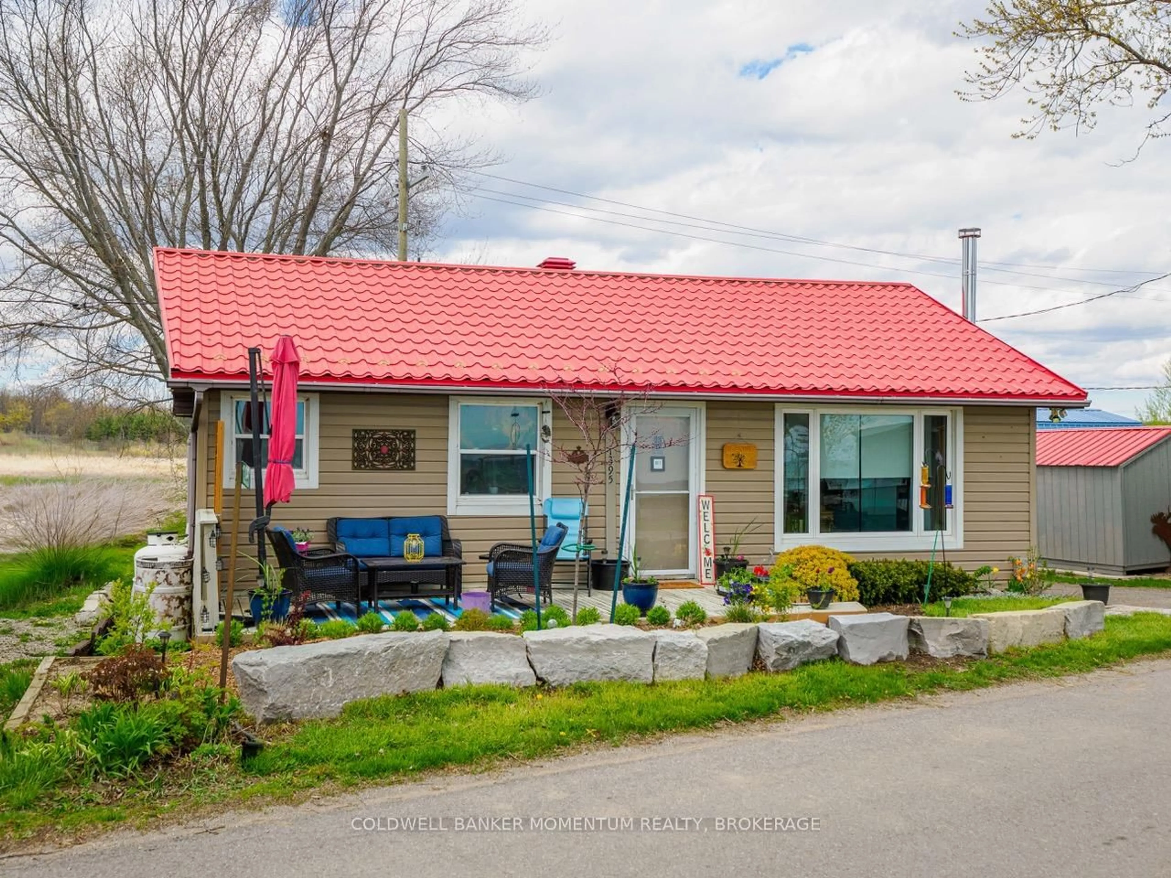 A pic from outside/outdoor area/front of a property/back of a property/a pic from drone, street for 1395 Lakeshore Rd, Haldimand Ontario N0A 1P0