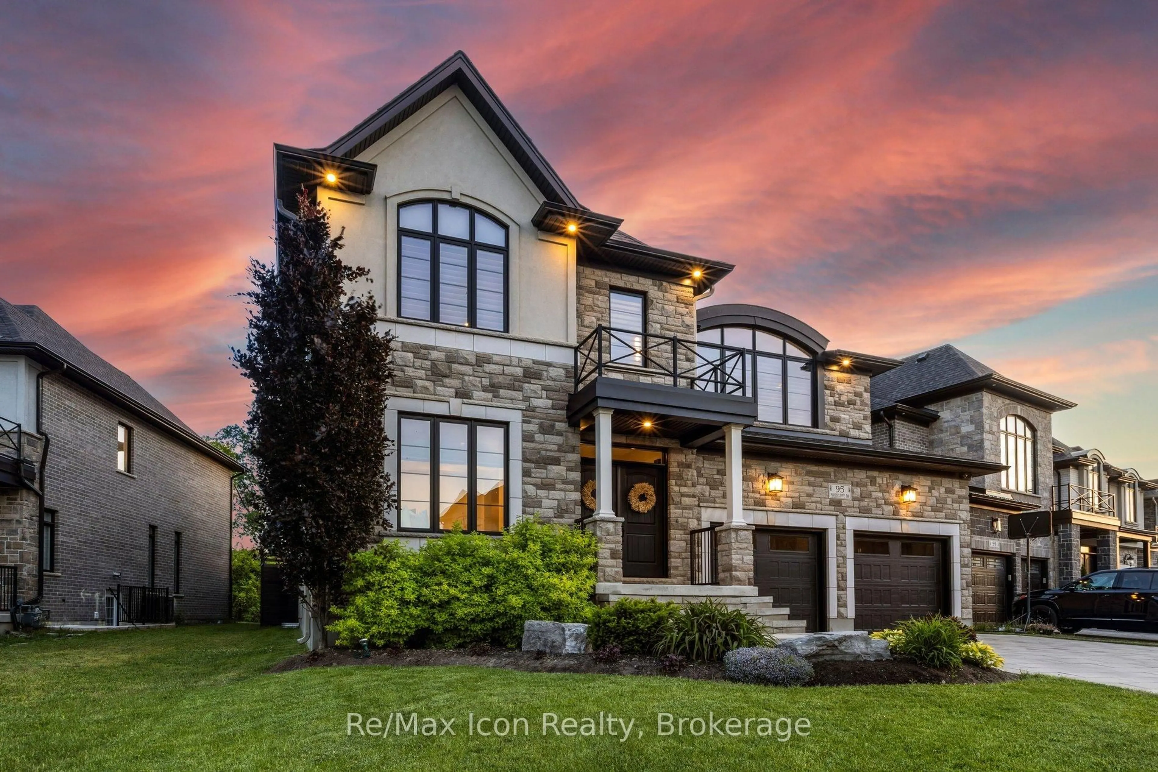 Home with brick exterior material, unknown for 95 Pondcliffe Dr, Kitchener Ontario N2R 0M3