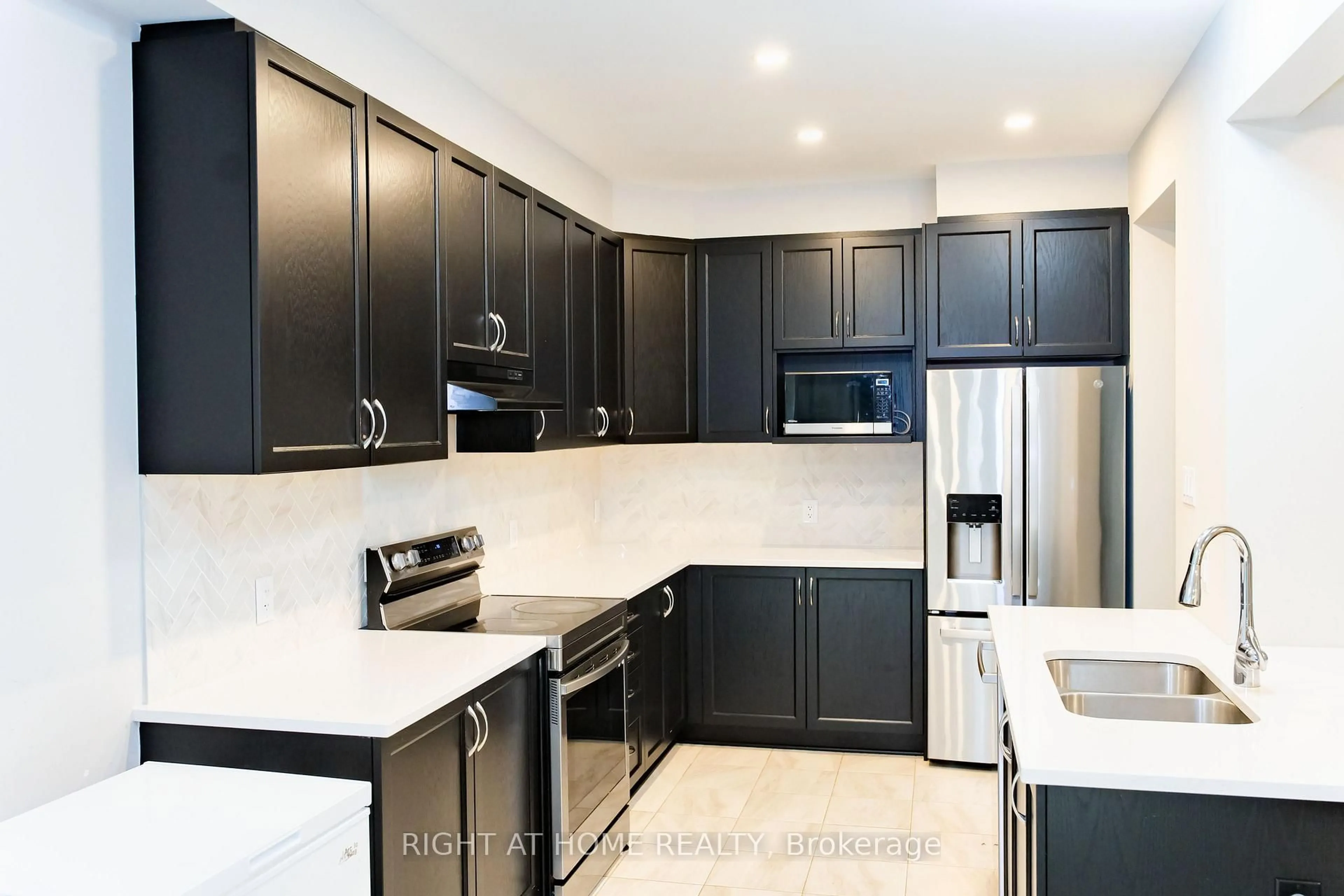 Unknown for 76 Kindred Row, Ottawa Ontario K2S 3A2