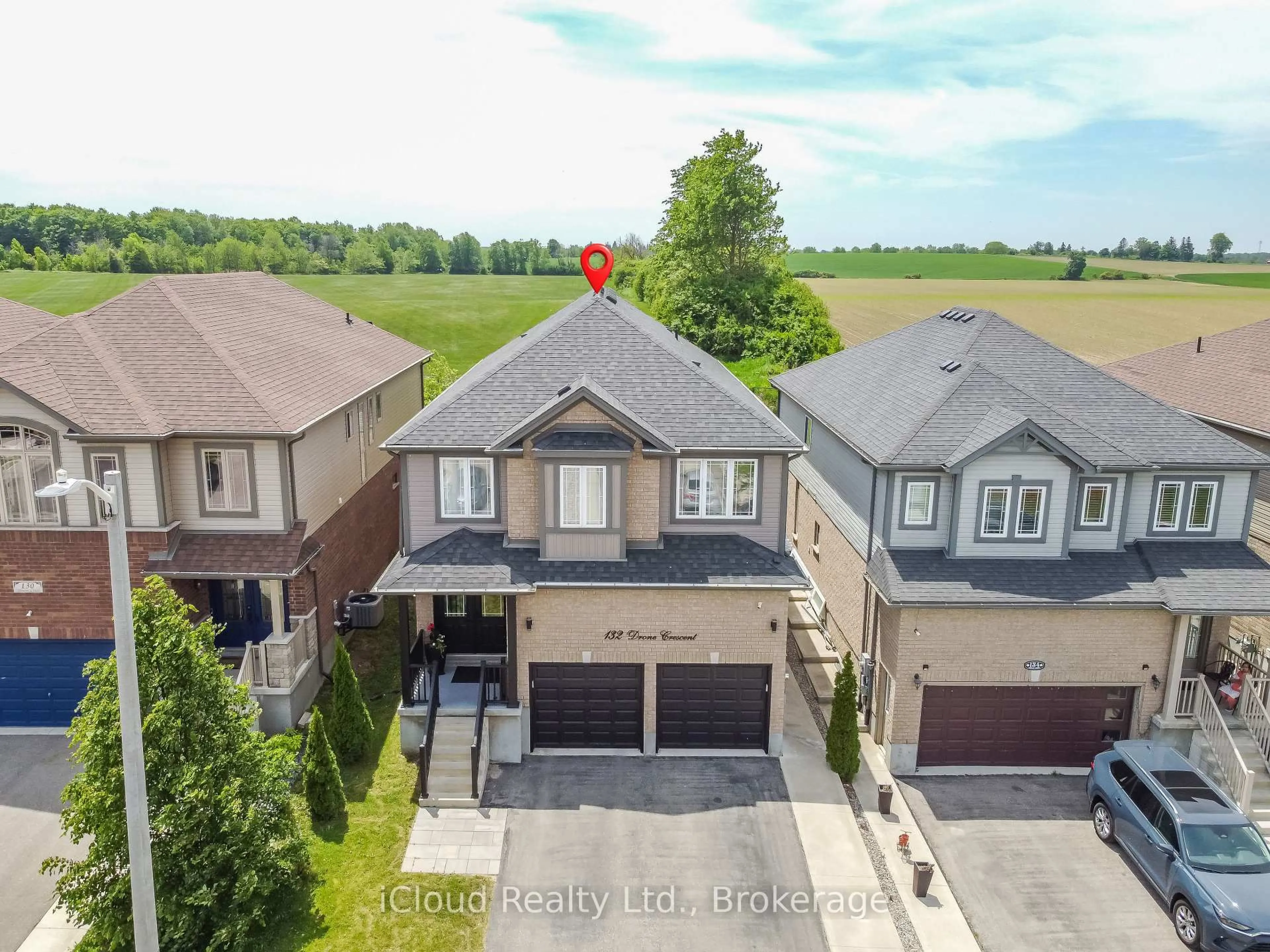 A pic from outside/outdoor area/front of a property/back of a property/a pic from drone, street for 132 Drone Cres, Guelph/Eramosa Ontario N1K 0B9