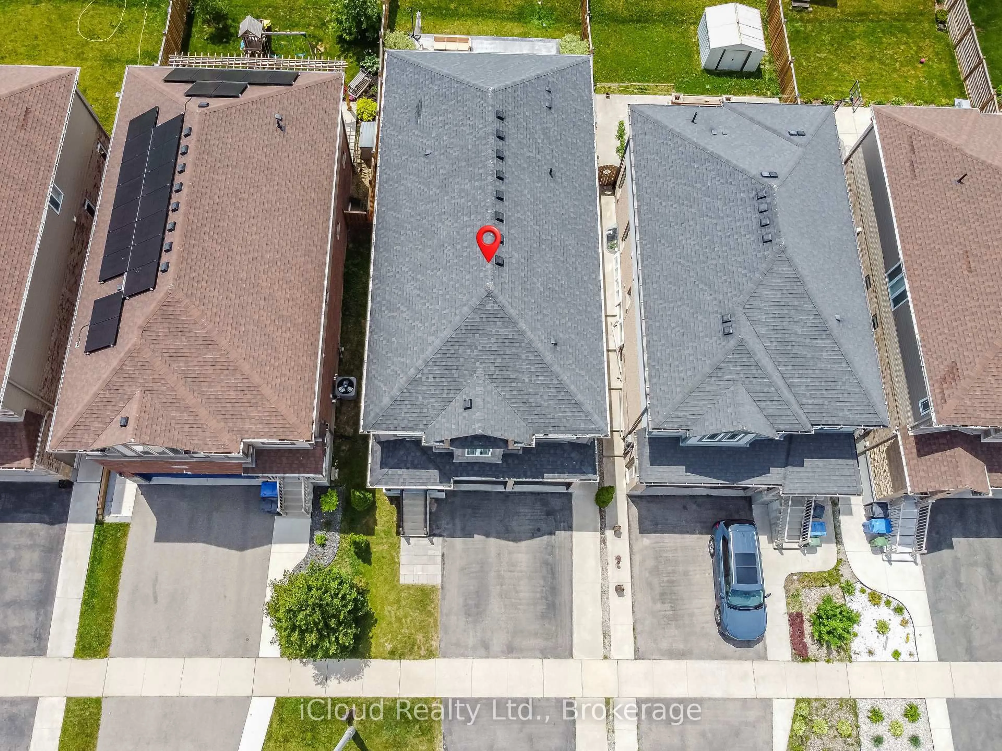 A pic from outside/outdoor area/front of a property/back of a property/a pic from drone, street for 132 Drone Cres, Guelph/Eramosa Ontario N1K 0B9
