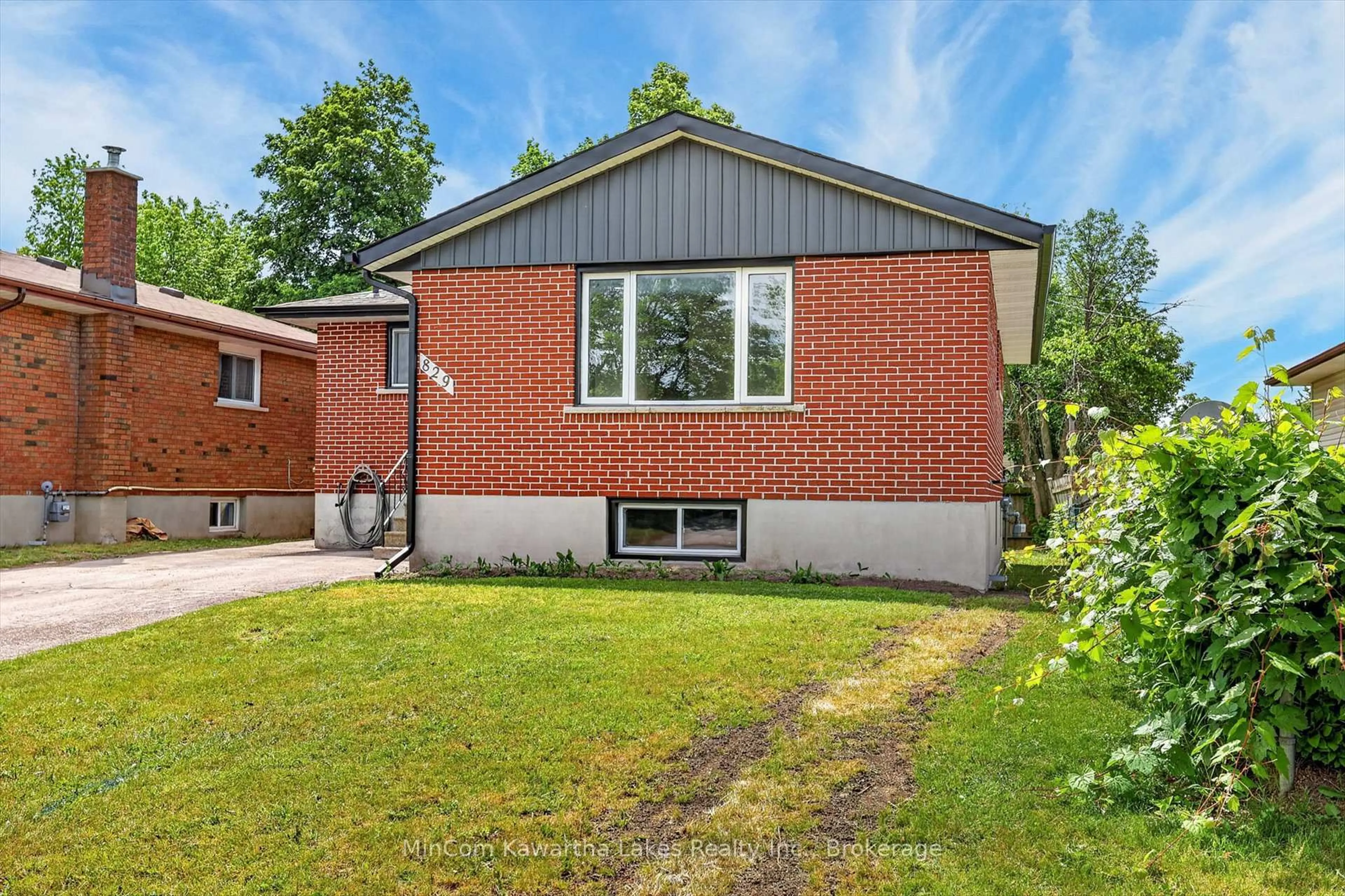 Home with brick exterior material, unknown for 829 Orpington Rd, Peterborough Ontario K9J 4A6