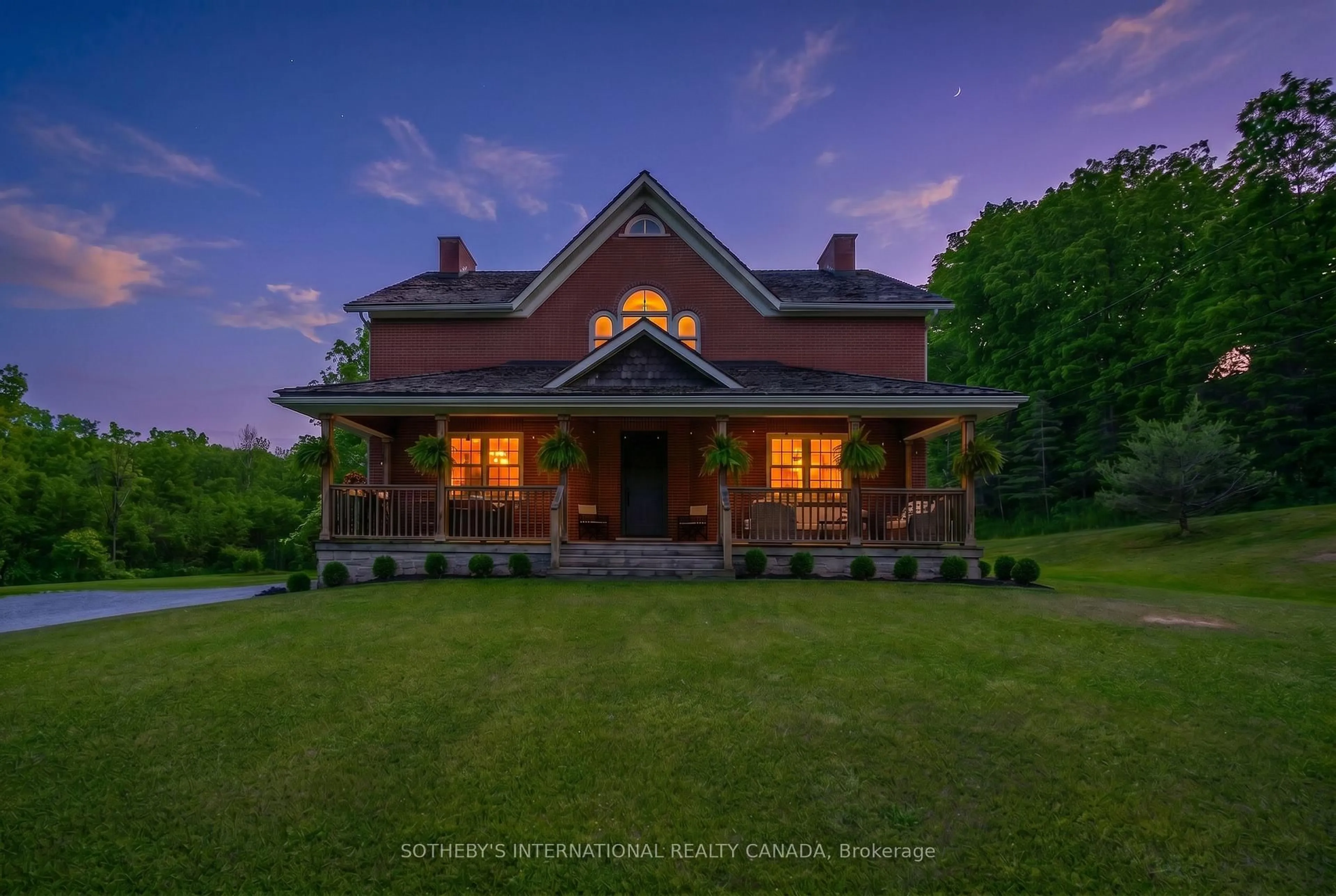 A pic from outside/outdoor area/front of a property/back of a property/a pic from drone, building for 2877 McSherry Lane, Thorold Ontario L0S 1E6