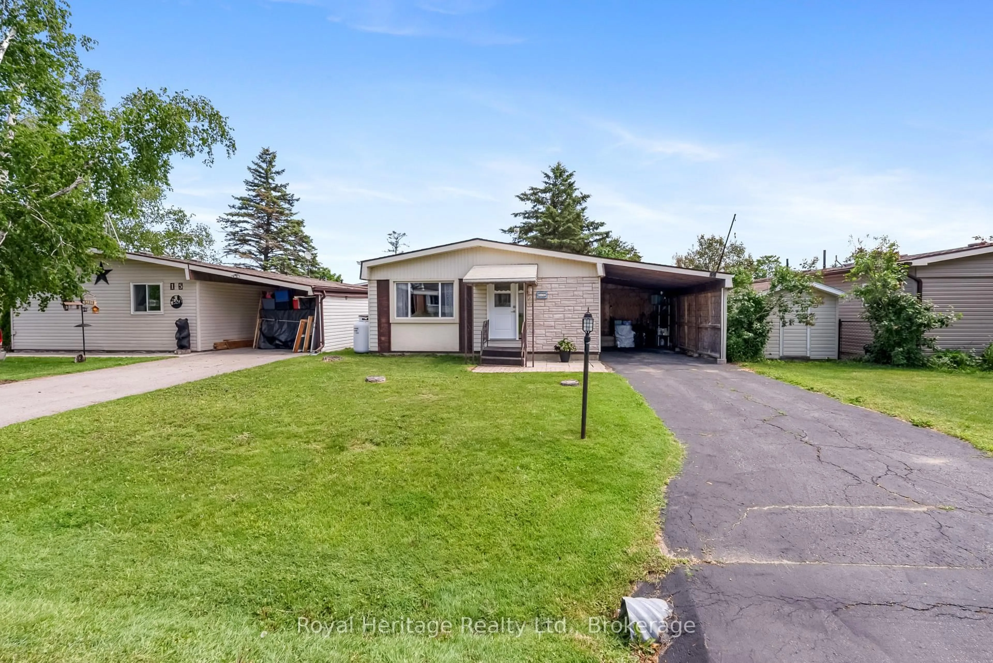A pic from outside/outdoor area/front of a property/back of a property/a pic from drone, street for 17 Circle Dr, Kawartha Lakes Ontario K9V 0H7