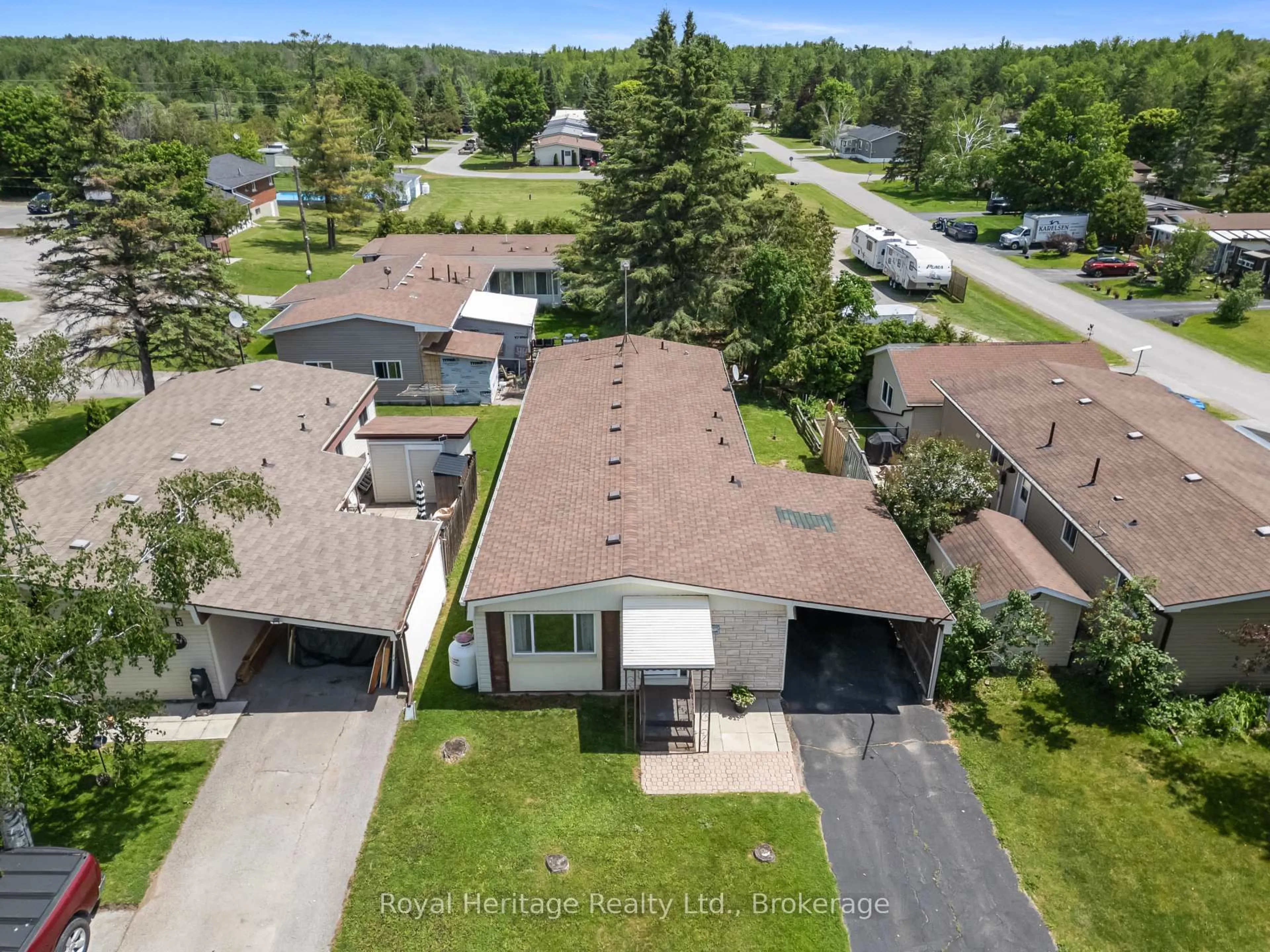 A pic from outside/outdoor area/front of a property/back of a property/a pic from drone, street for 17 Circle Dr, Kawartha Lakes Ontario K9V 0H7