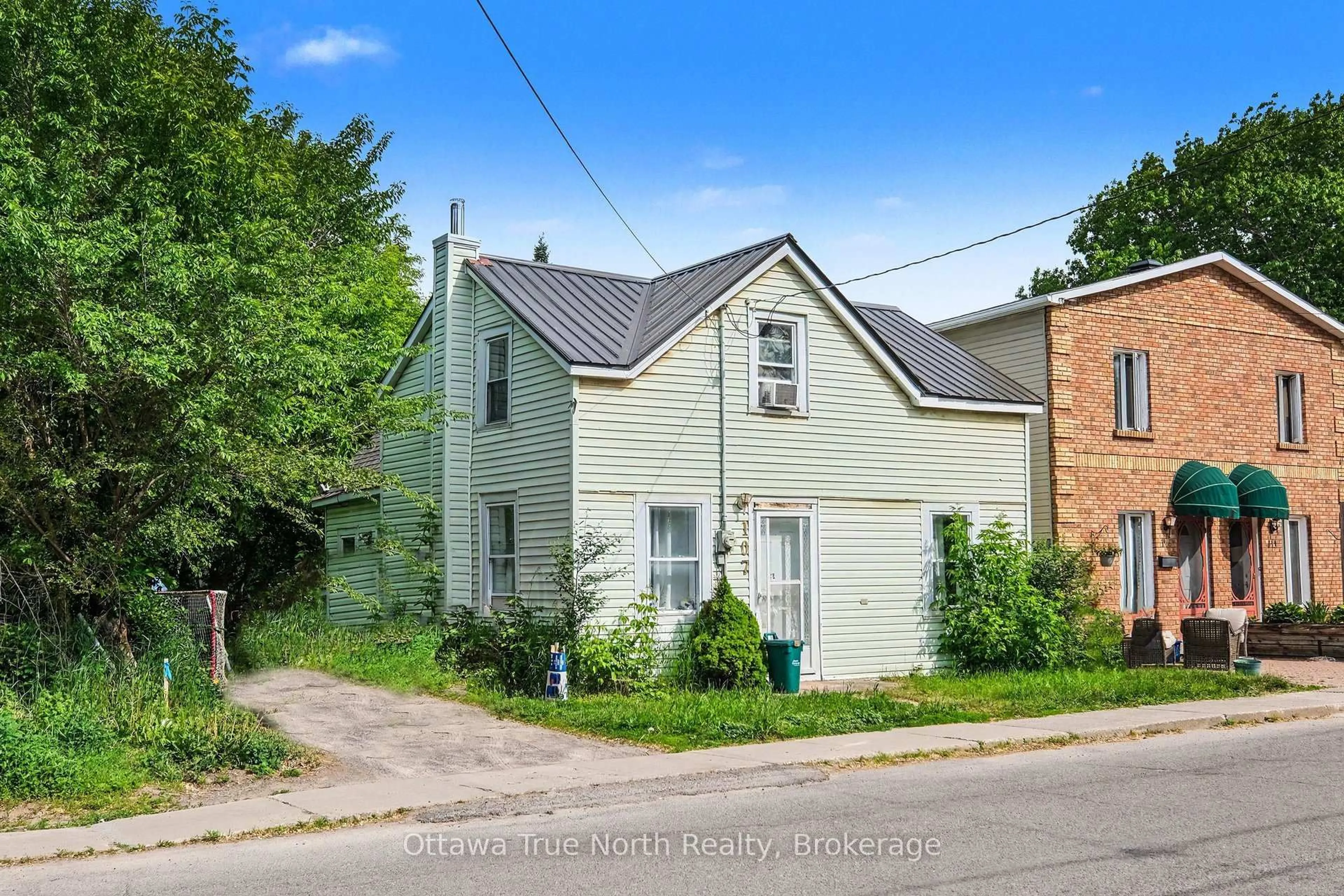 A pic from outside/outdoor area/front of a property/back of a property/a pic from drone, street for 107 Oxford St, North Grenville Ontario K0G 1J0