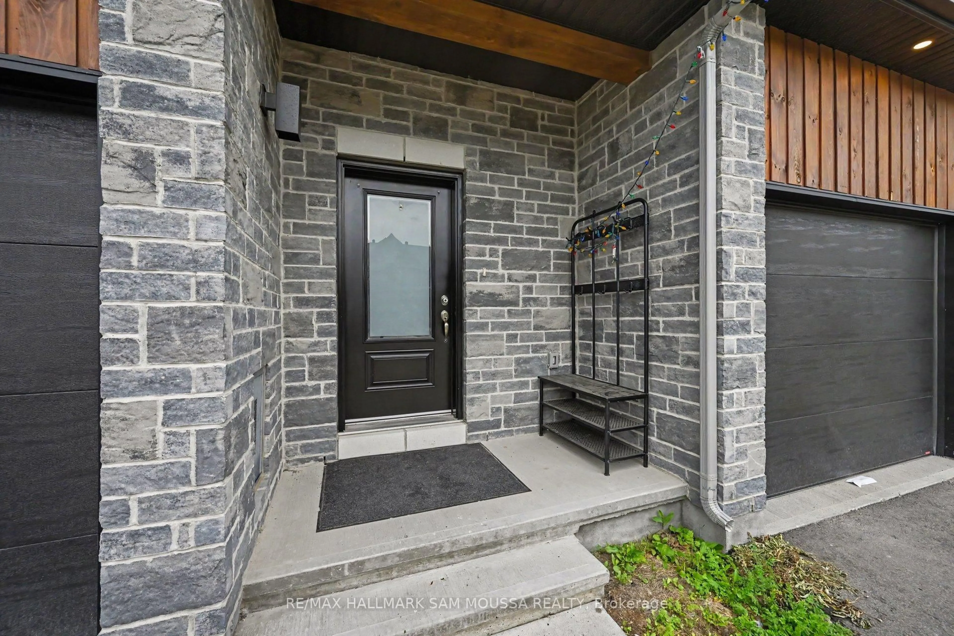 Indoor entryway for 124 Dowdall Circ, Carleton Place Ontario K7C 0S4
