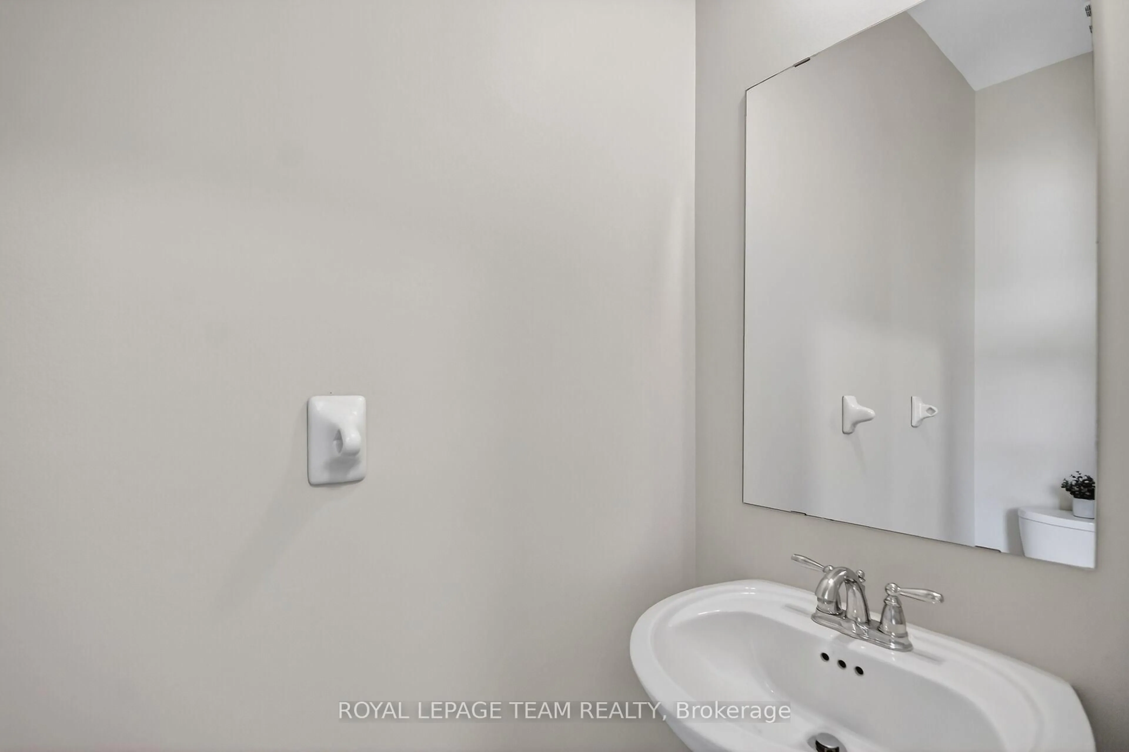 Standard bathroom, unknown for 314 Song Sparrow St, Ottawa Ontario K2J 5W5