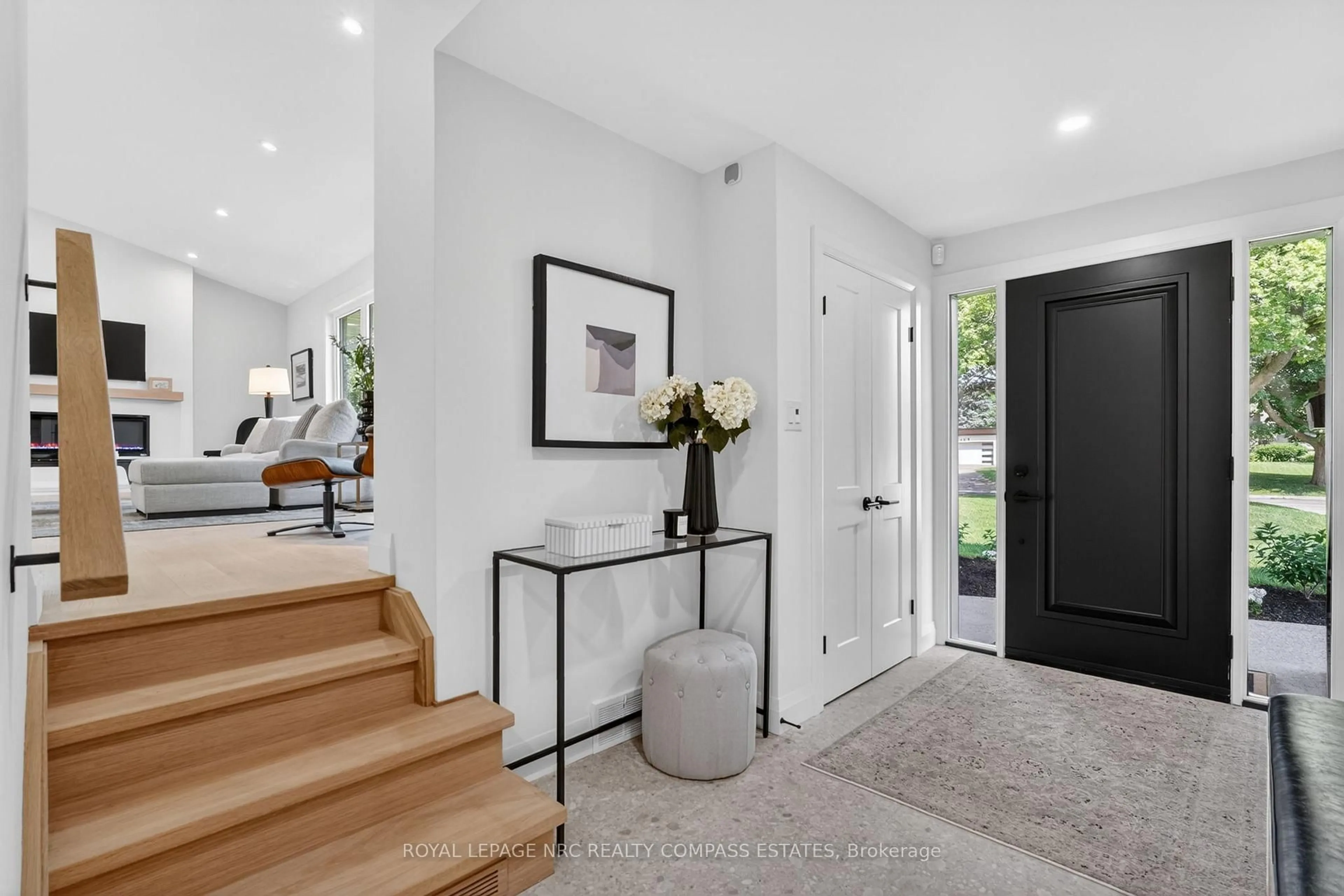 Indoor entryway for 110 Riverview Blvd, St. Catharines Ontario L2T 3M2