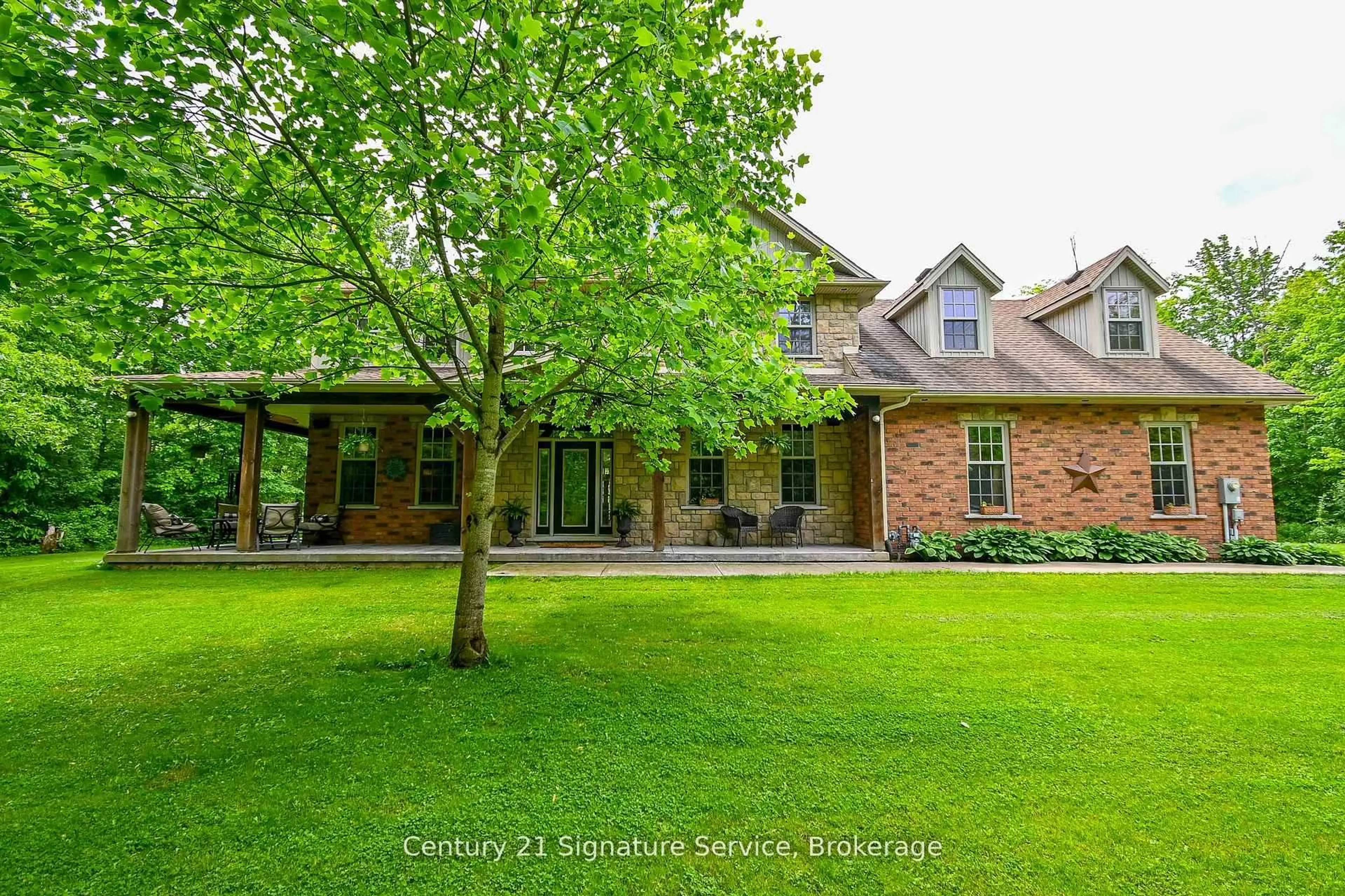 A pic from outside/outdoor area/front of a property/back of a property/a pic from drone, street for 2495 Garrison Rd, Fort Erie Ontario L0S 1N0