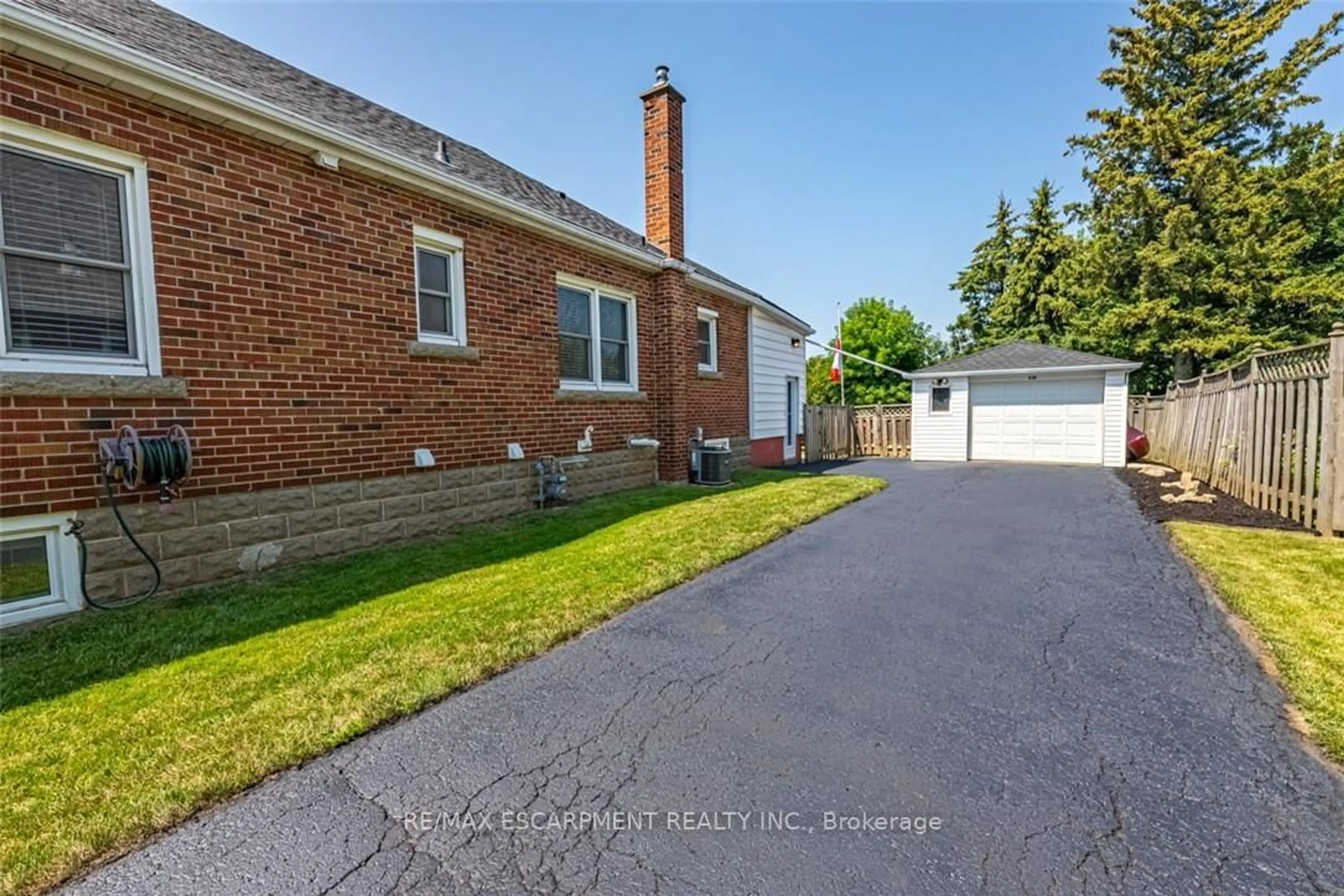 A pic from outside/outdoor area/front of a property/back of a property/a pic from drone, street for 930 West 5th St, Hamilton Ontario L9C 3R7