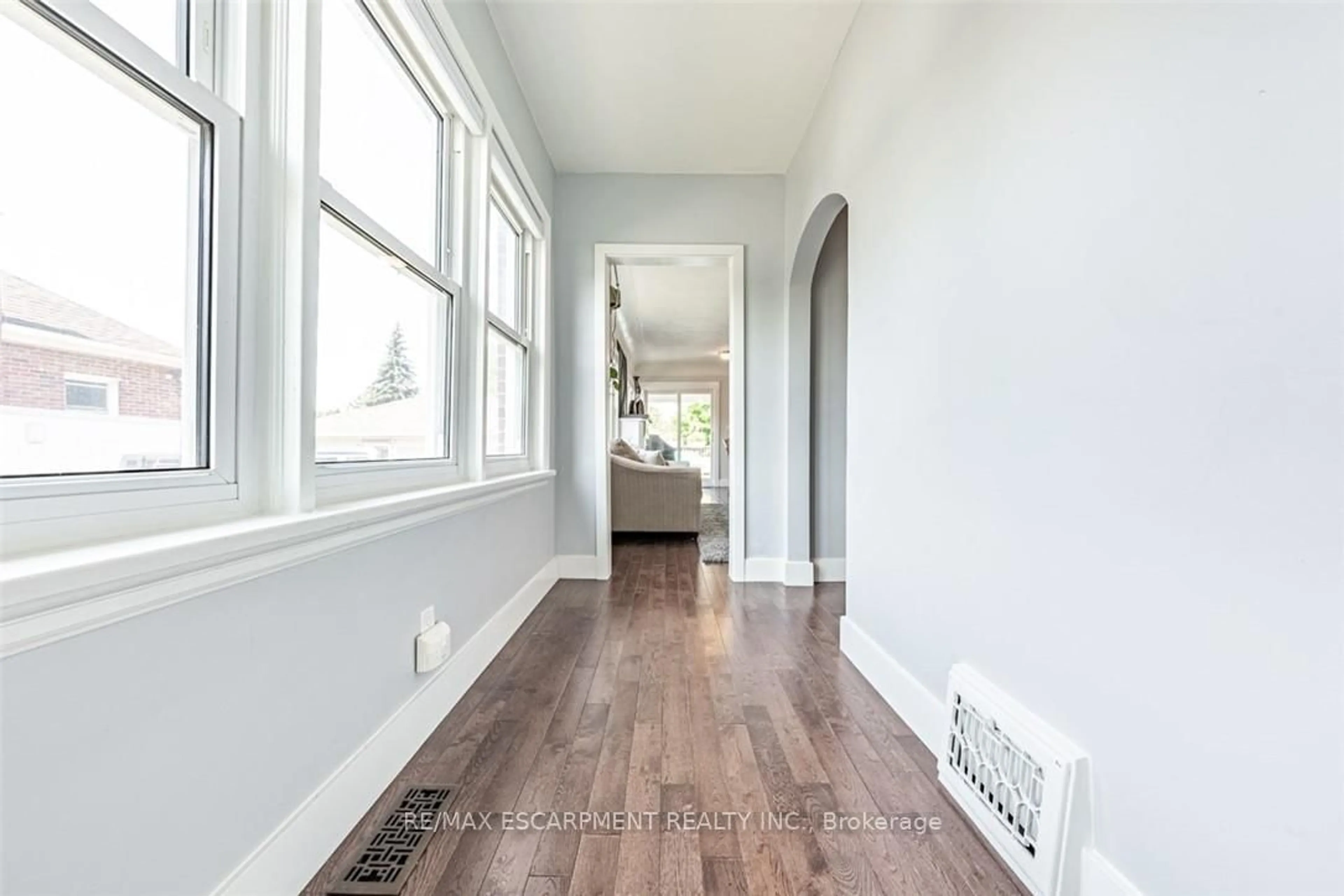 Indoor entryway for 930 West 5th St, Hamilton Ontario L9C 3R7