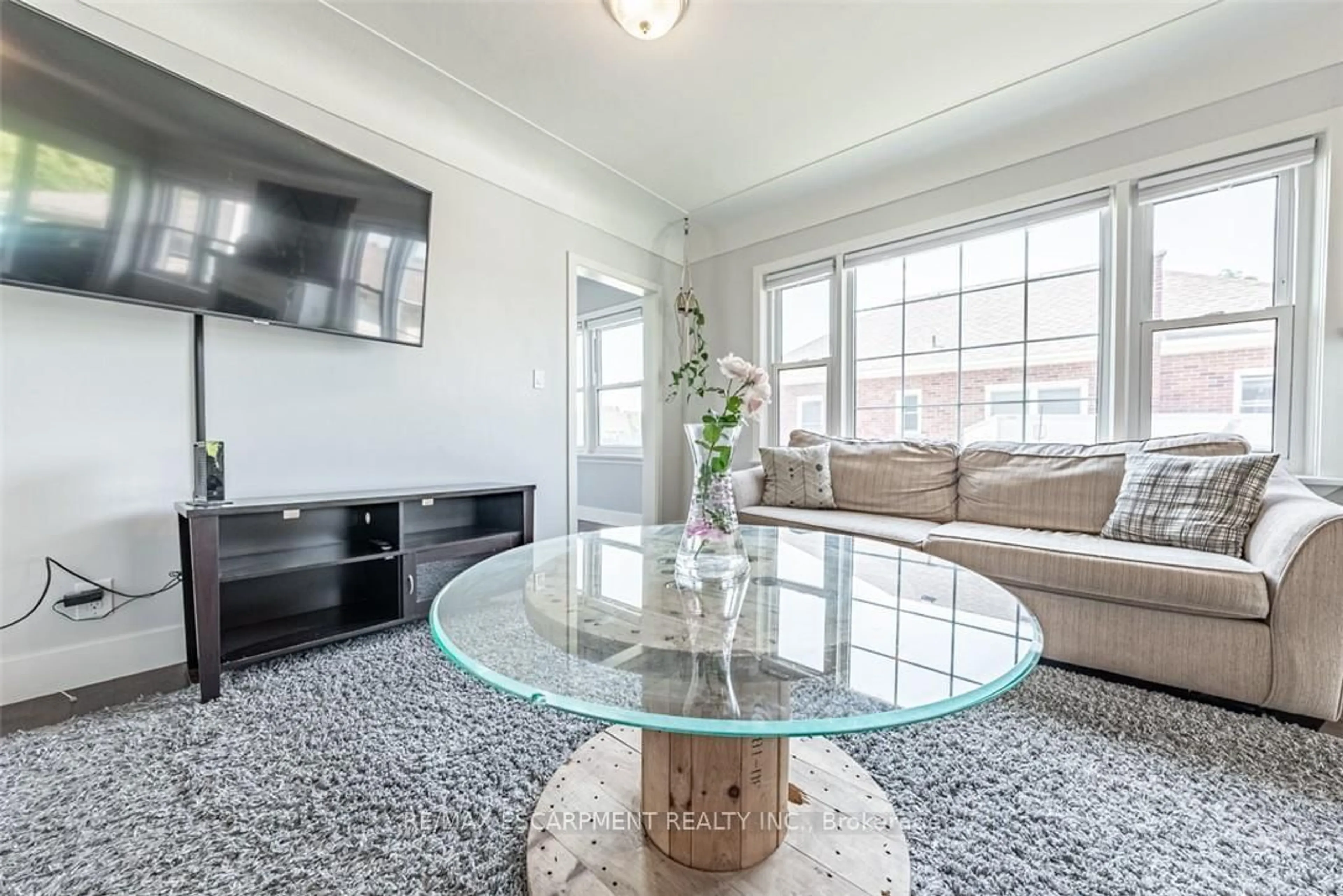 Living room with furniture, unknown for 930 West 5th St, Hamilton Ontario L9C 3R7